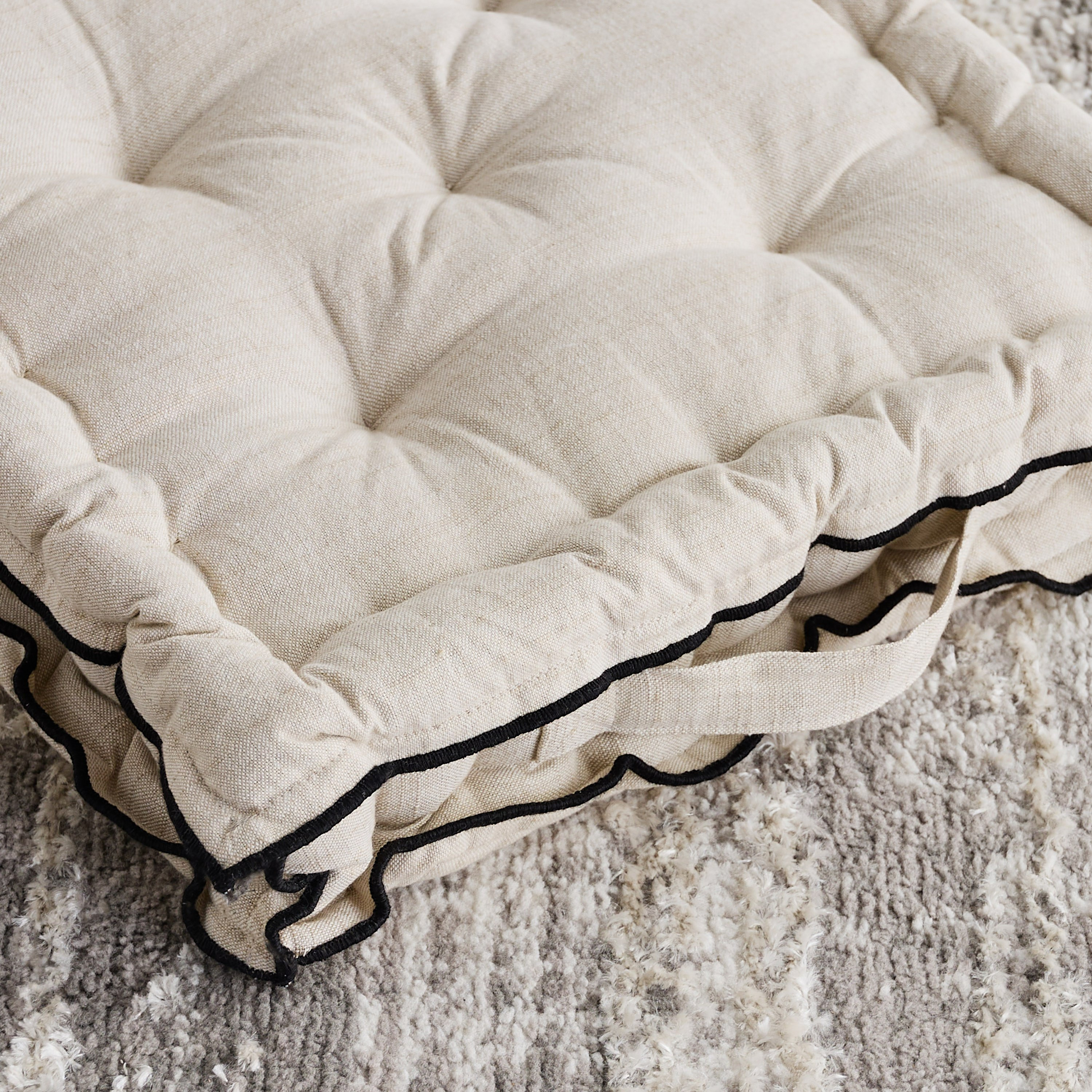 وسادة أرضية هانا من هارلي - 40x40x9 سم-hbxhomeware-hbxlivingroom-image-3