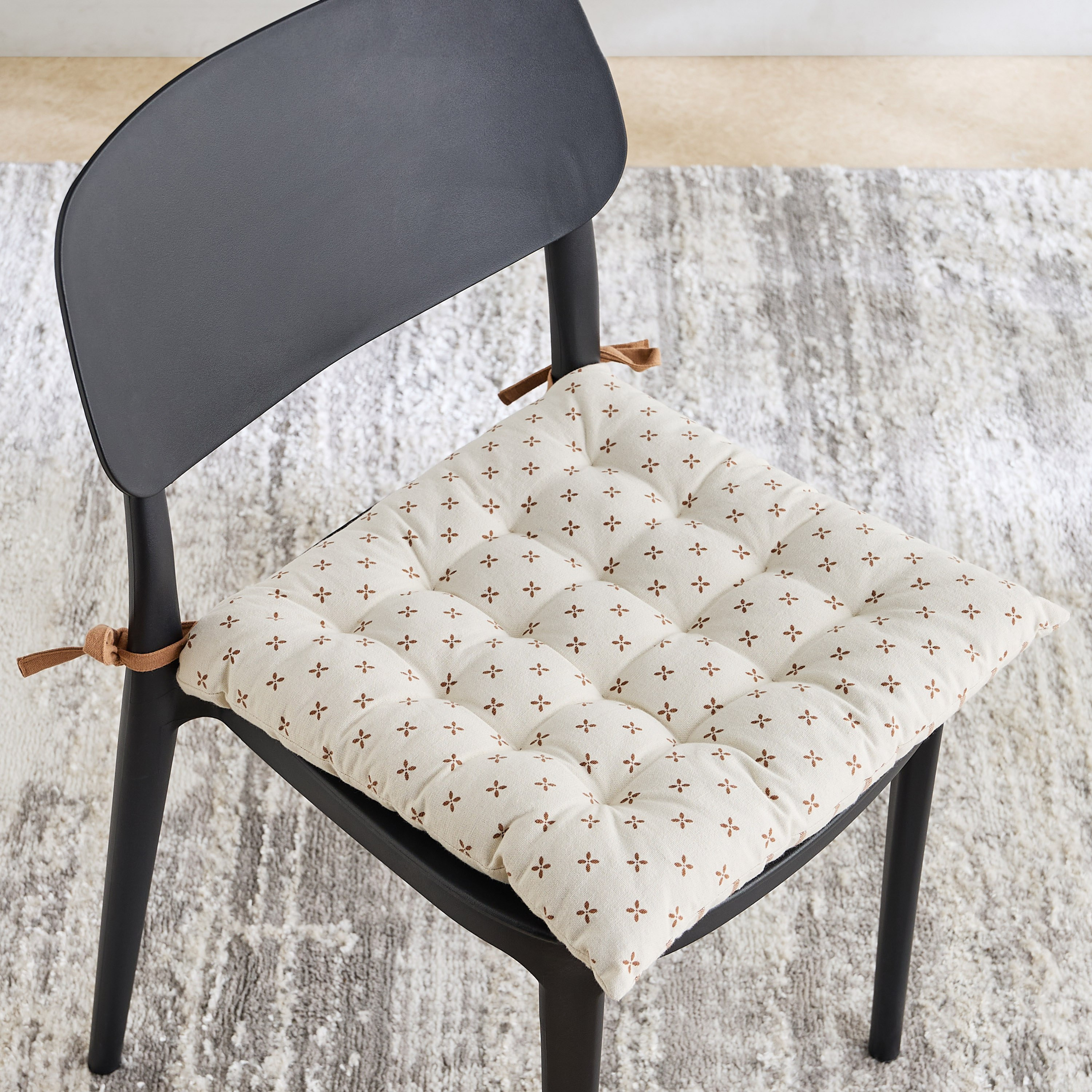 Payton Printed Floral Chair Pad - 40x40 cm-hbxhomeware-hbxlivingroom-image-1