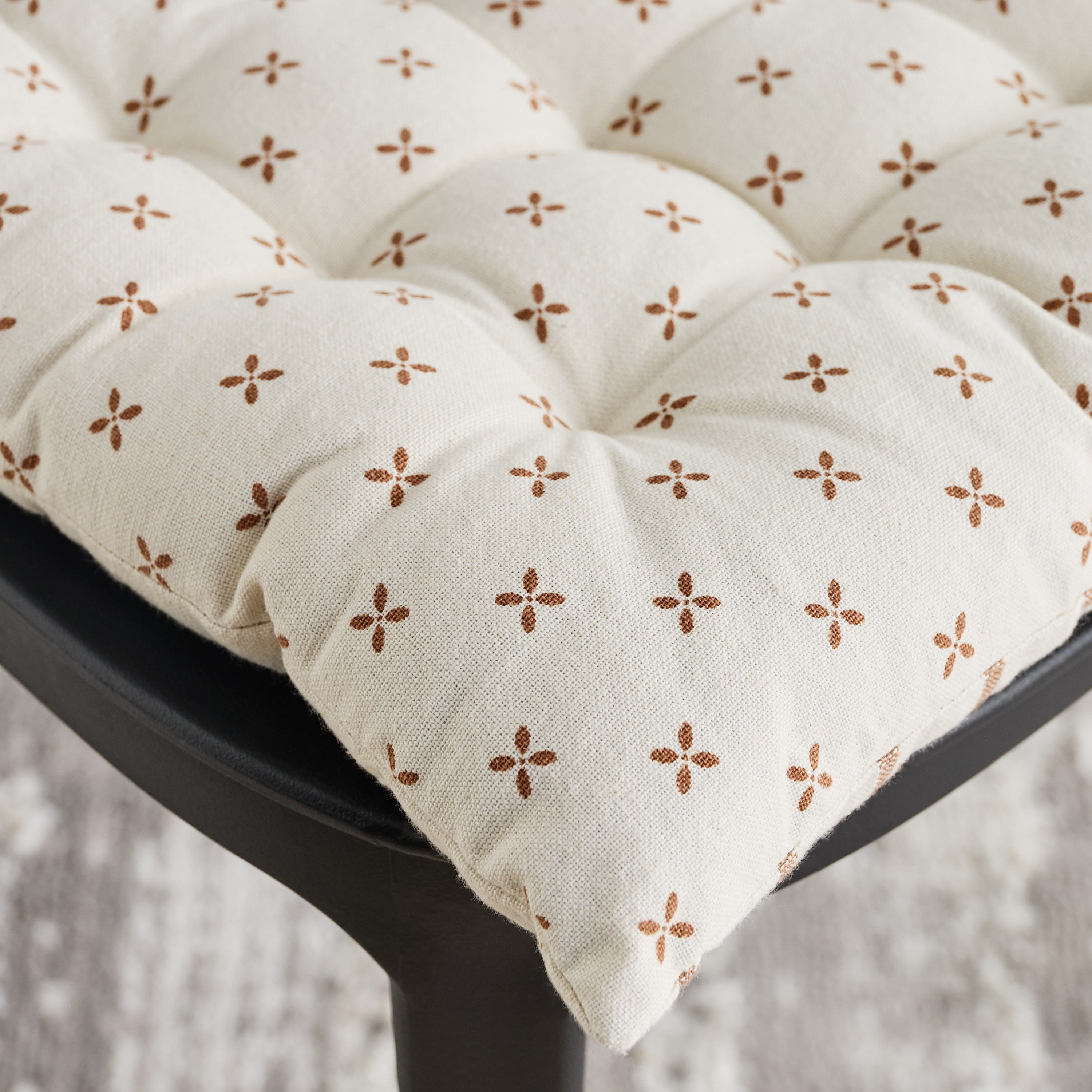 Payton Printed Floral Chair Pad - 40x40 cm-hbxhomeware-hbxlivingroom-image-2