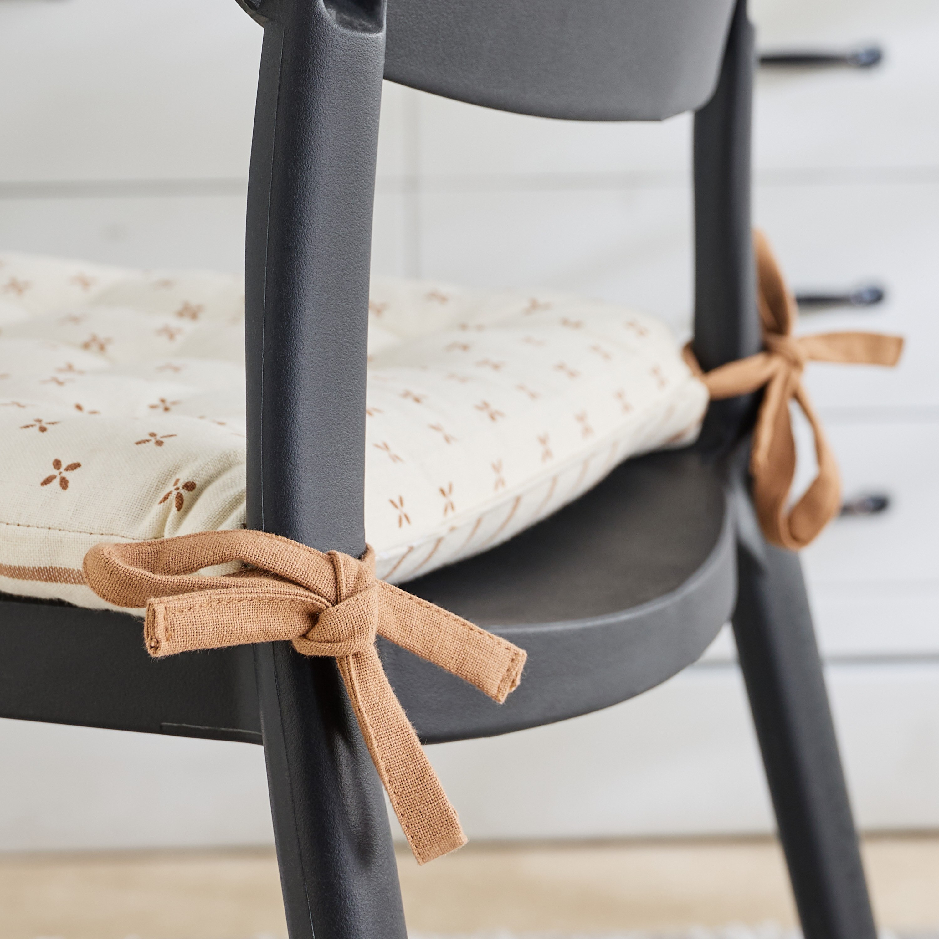 Payton Printed Floral Chair Pad - 40x40 cm-hbxhomeware-hbxlivingroom-image-4
