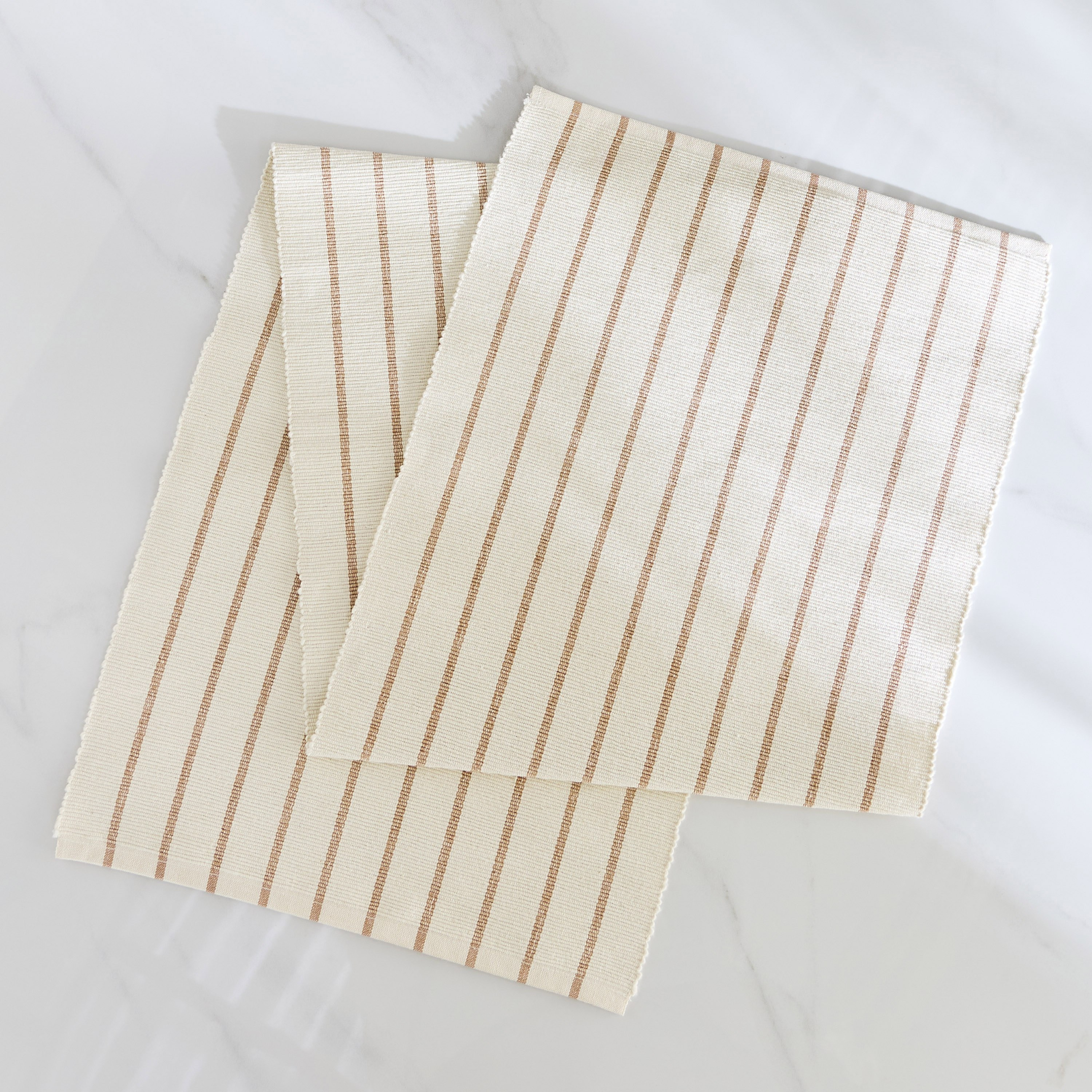 مفرش طاولة مخطط بطبعات من بايتون - 33x120 سم-hbxdecorandfurnishings-homefurnishings-tablelinens-image-3