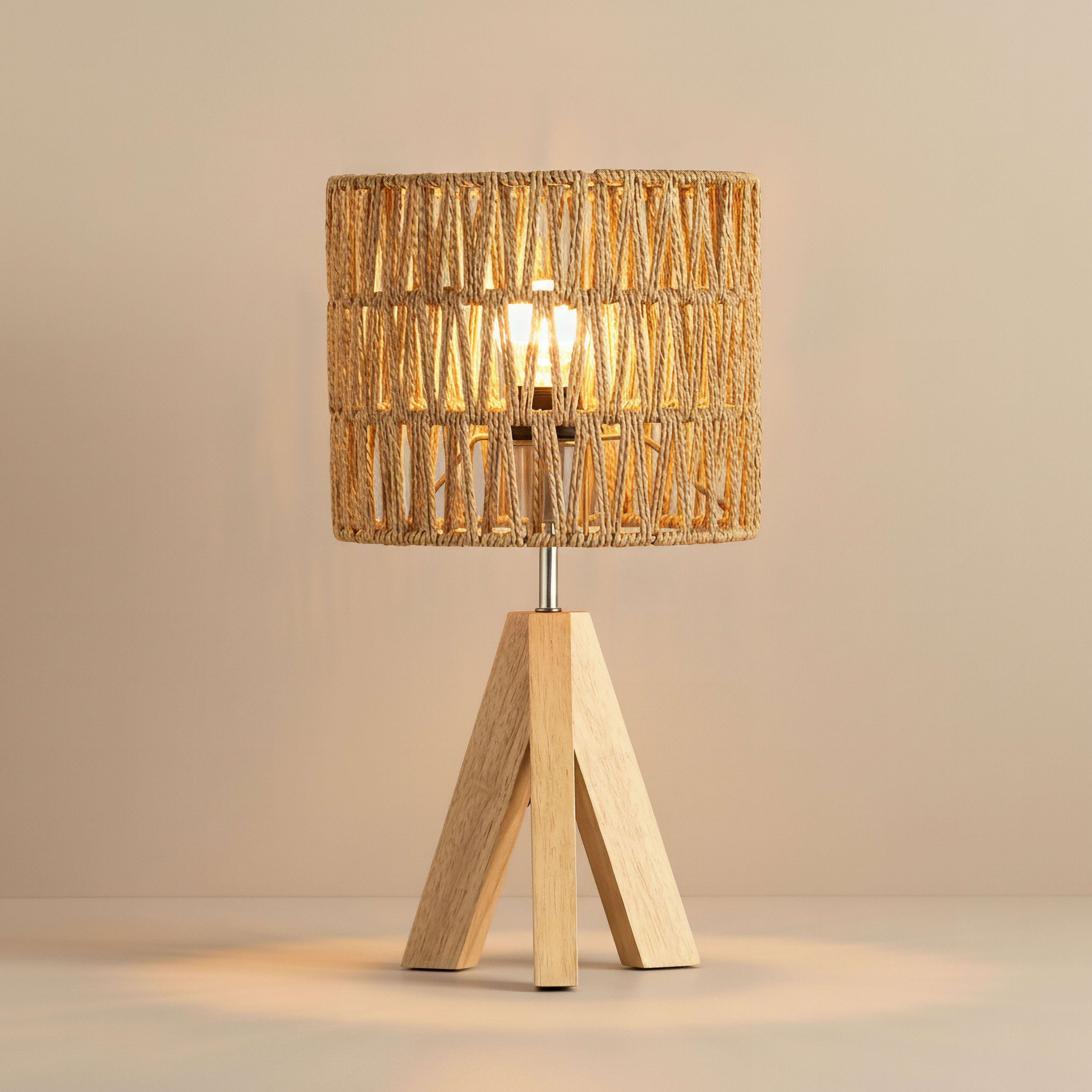 مصباح طاولة من الخشب الصلب ثلاثي القوائم من ناتشورال - 20x36 سم-hbxbedroom-lighting-tablelamps-image-2