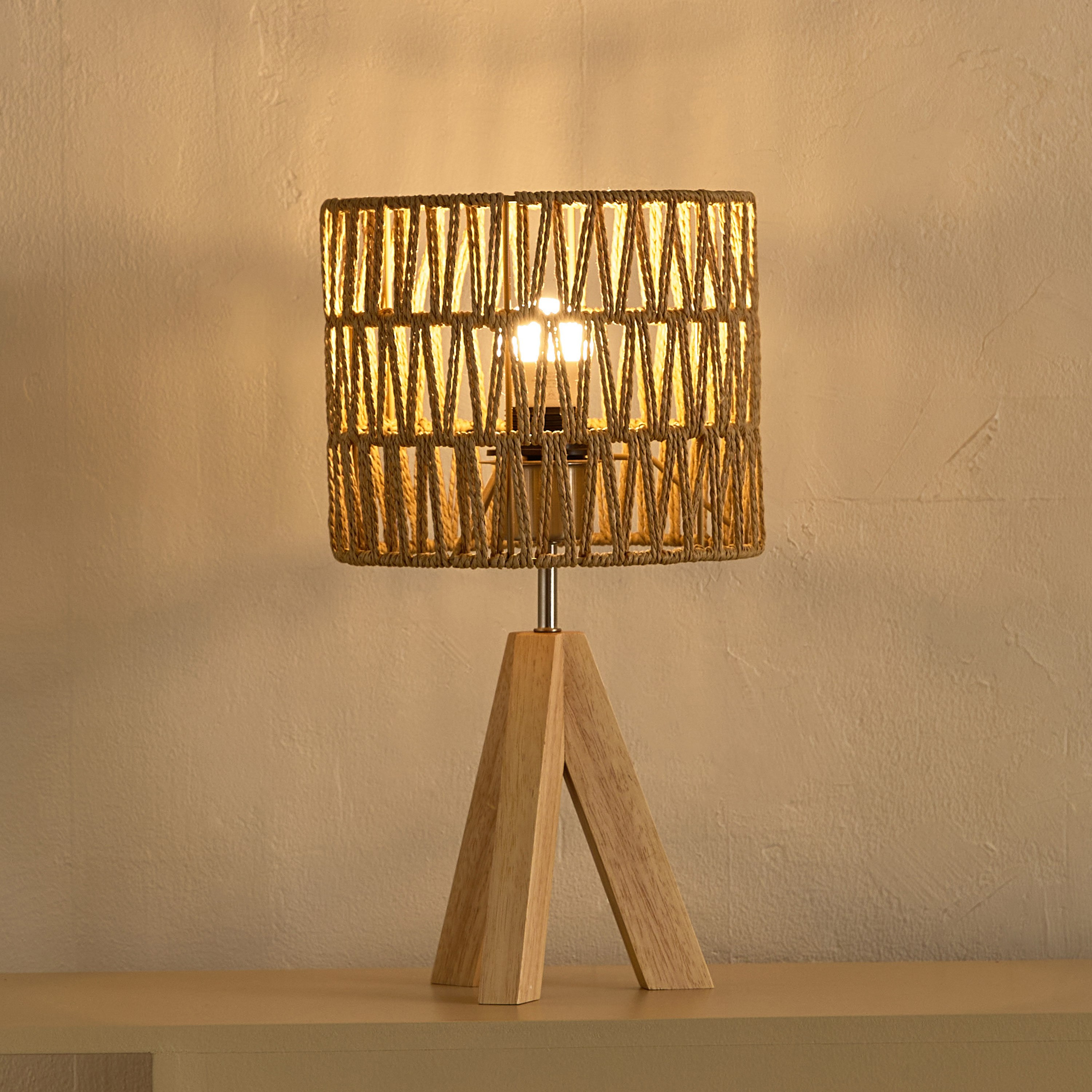 مصباح طاولة من الخشب الصلب ثلاثي القوائم من ناتشورال - 20x36 سم-hbxbedroom-lighting-tablelamps-image-6
