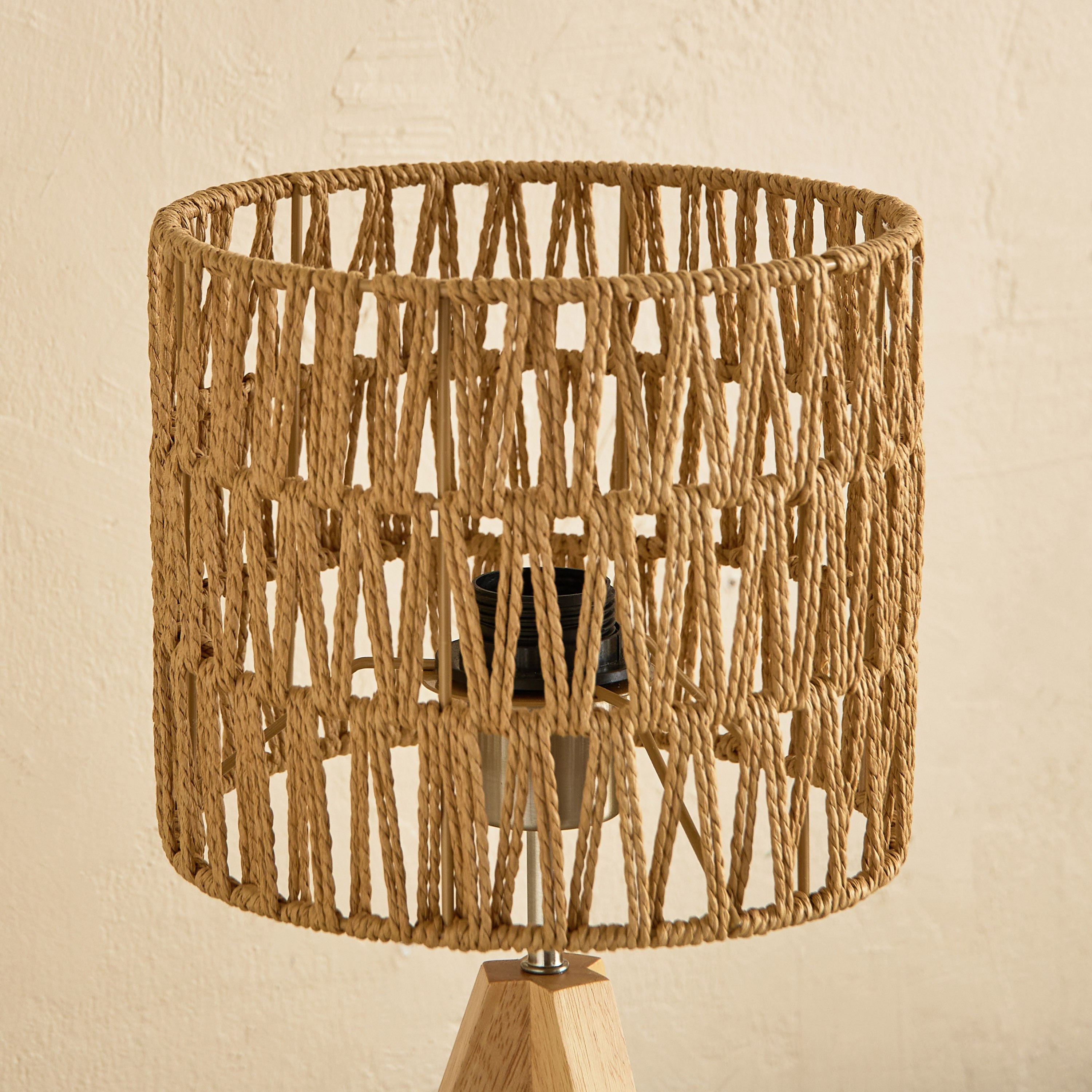 مصباح طاولة من الخشب الصلب ثلاثي القوائم من ناتشورال - 20x36 سم-hbxbedroom-lighting-tablelamps-image-7