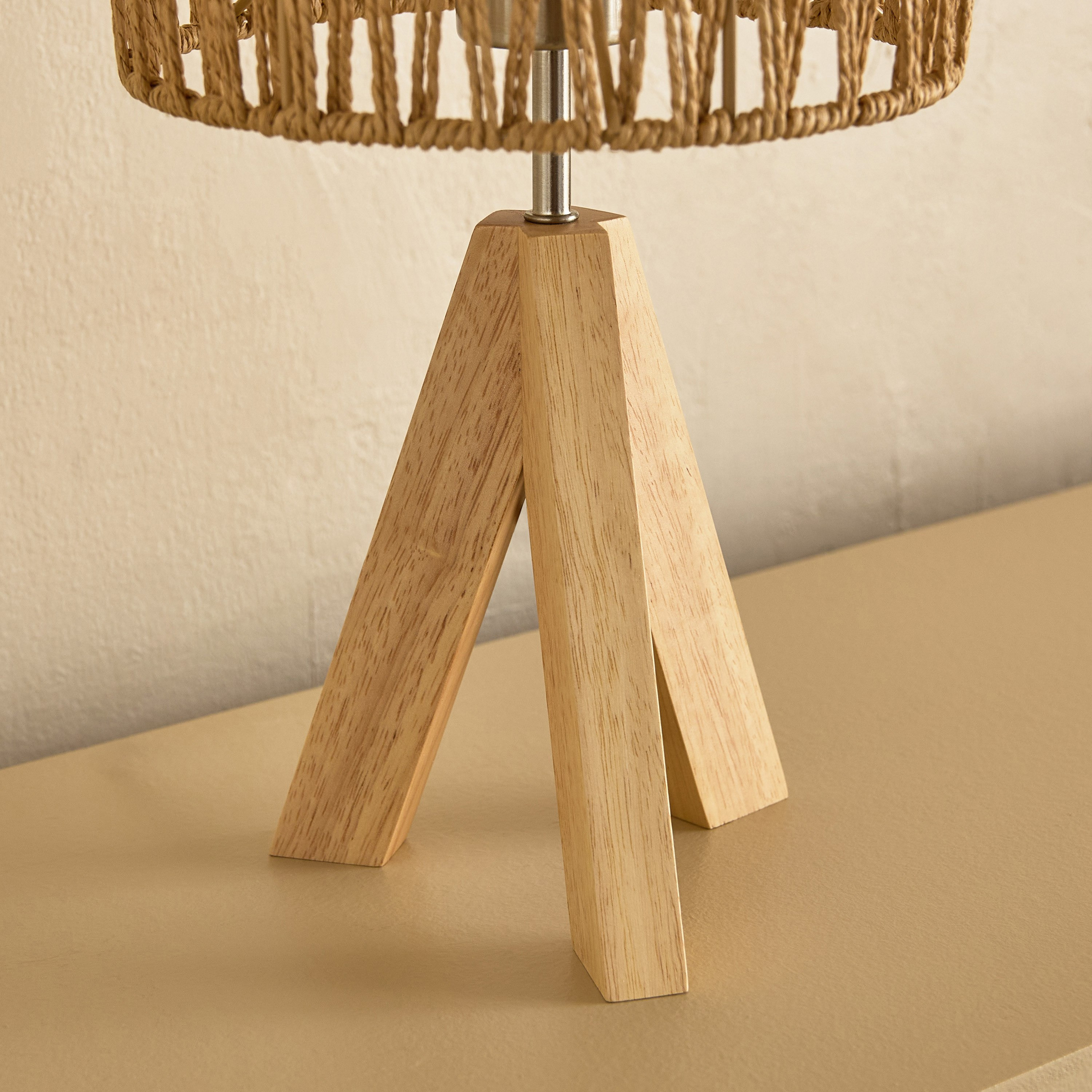 مصباح طاولة من الخشب الصلب ثلاثي القوائم من ناتشورال - 20x36 سم-hbxbedroom-lighting-tablelamps-image-8