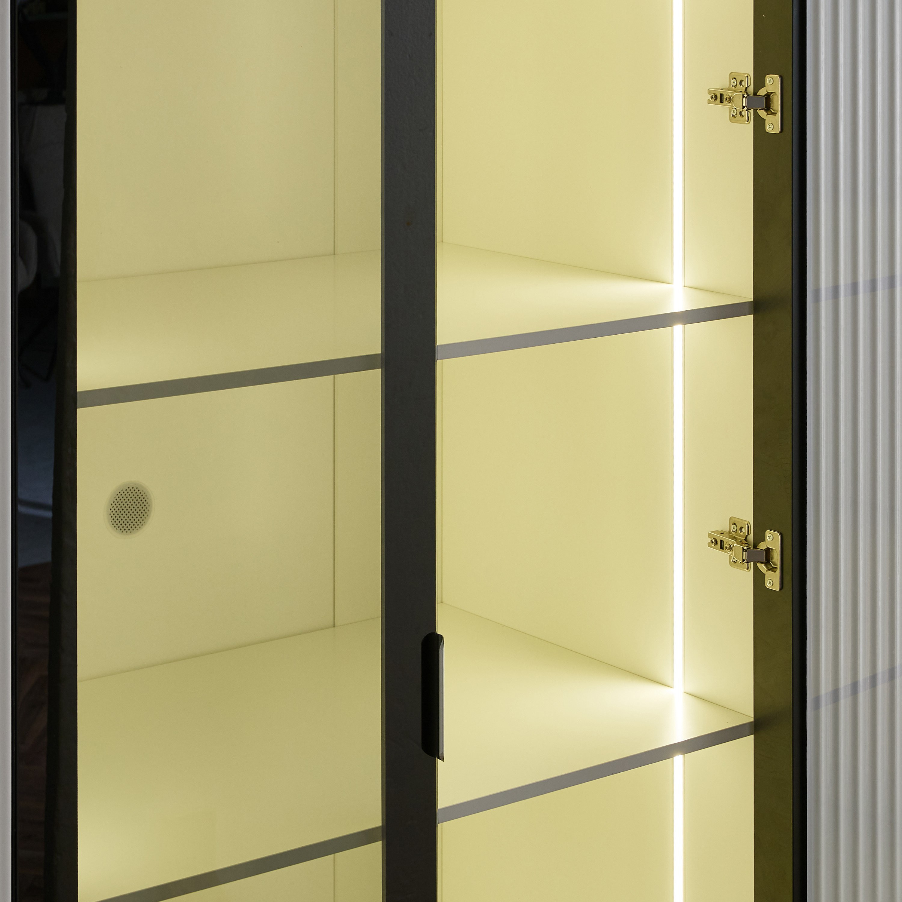 خزانة ملابس ذكية 6 أبواب بزجاج شفاف ودرجين من آركتيك-hbxfurniture-wardrobes-image-6