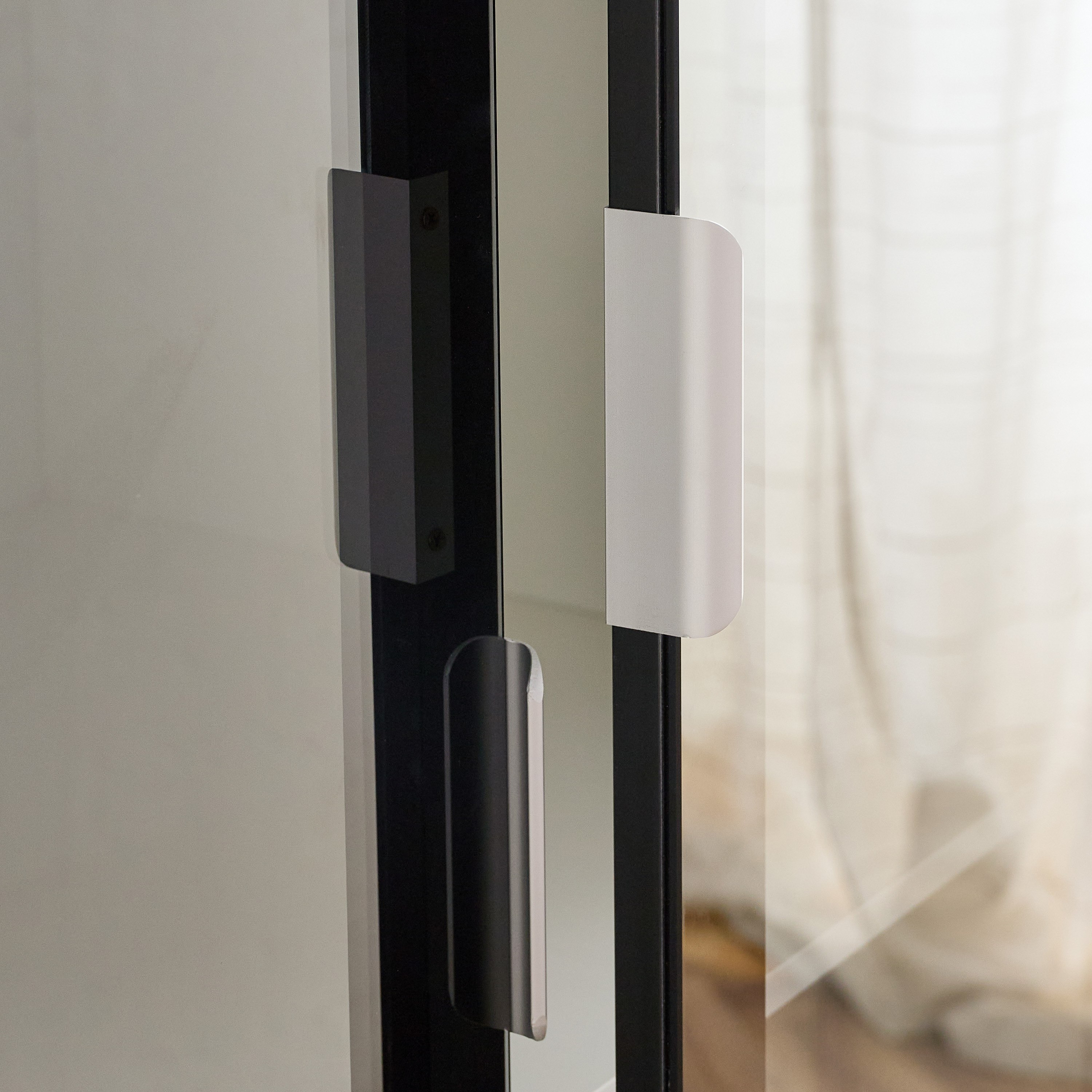 خزانة ملابس ذكية 6 أبواب بزجاج شفاف ودرجين من آركتيك-hbxfurniture-wardrobes-image-7