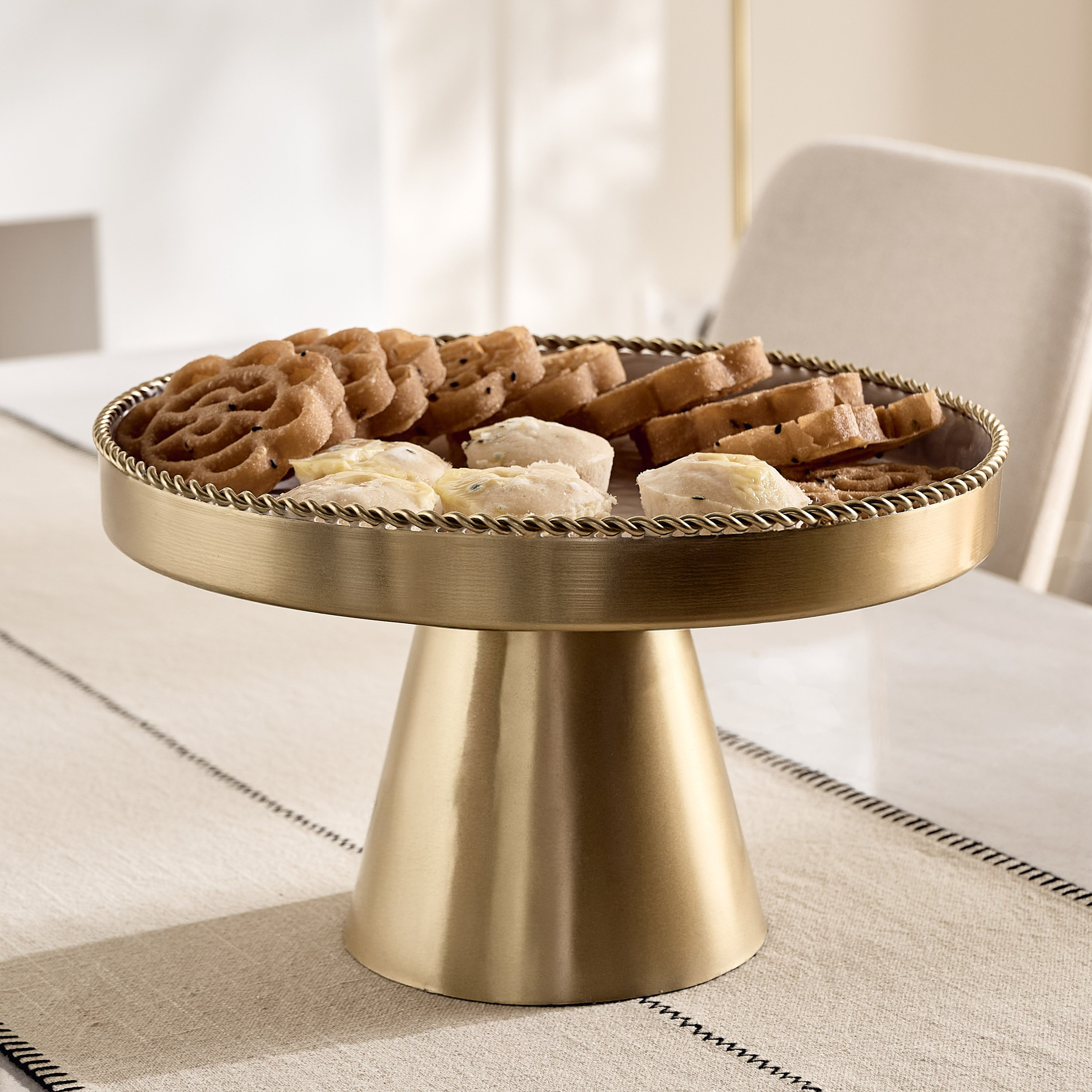 حامل كيك بقاعدة من ليرا - 32x32x19 سم-hbxdecorandfurnishings-tabletop-serveware-image-5