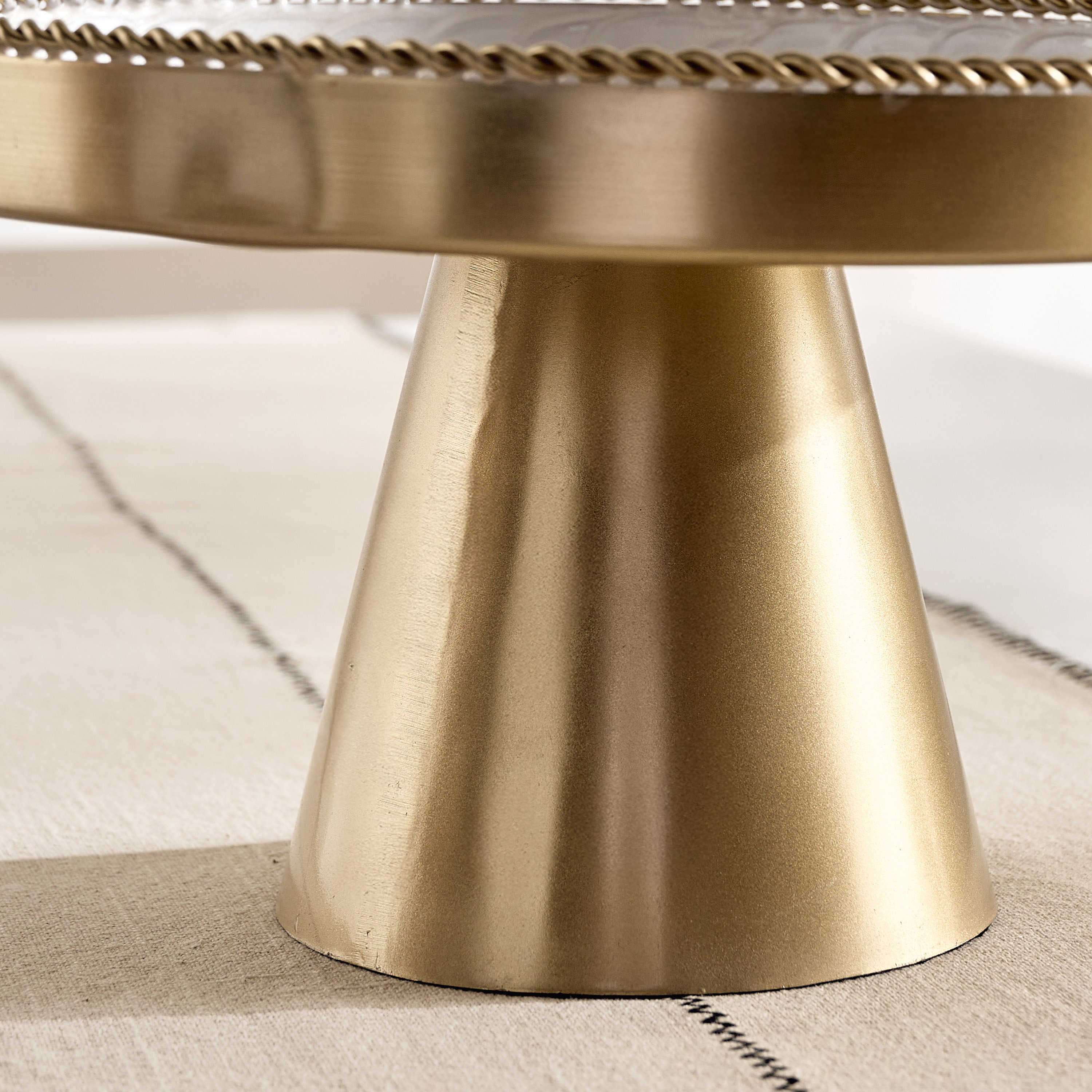 حامل كيك بقاعدة من ليرا - 32x32x19 سم-hbxdecorandfurnishings-tabletop-serveware-image-8