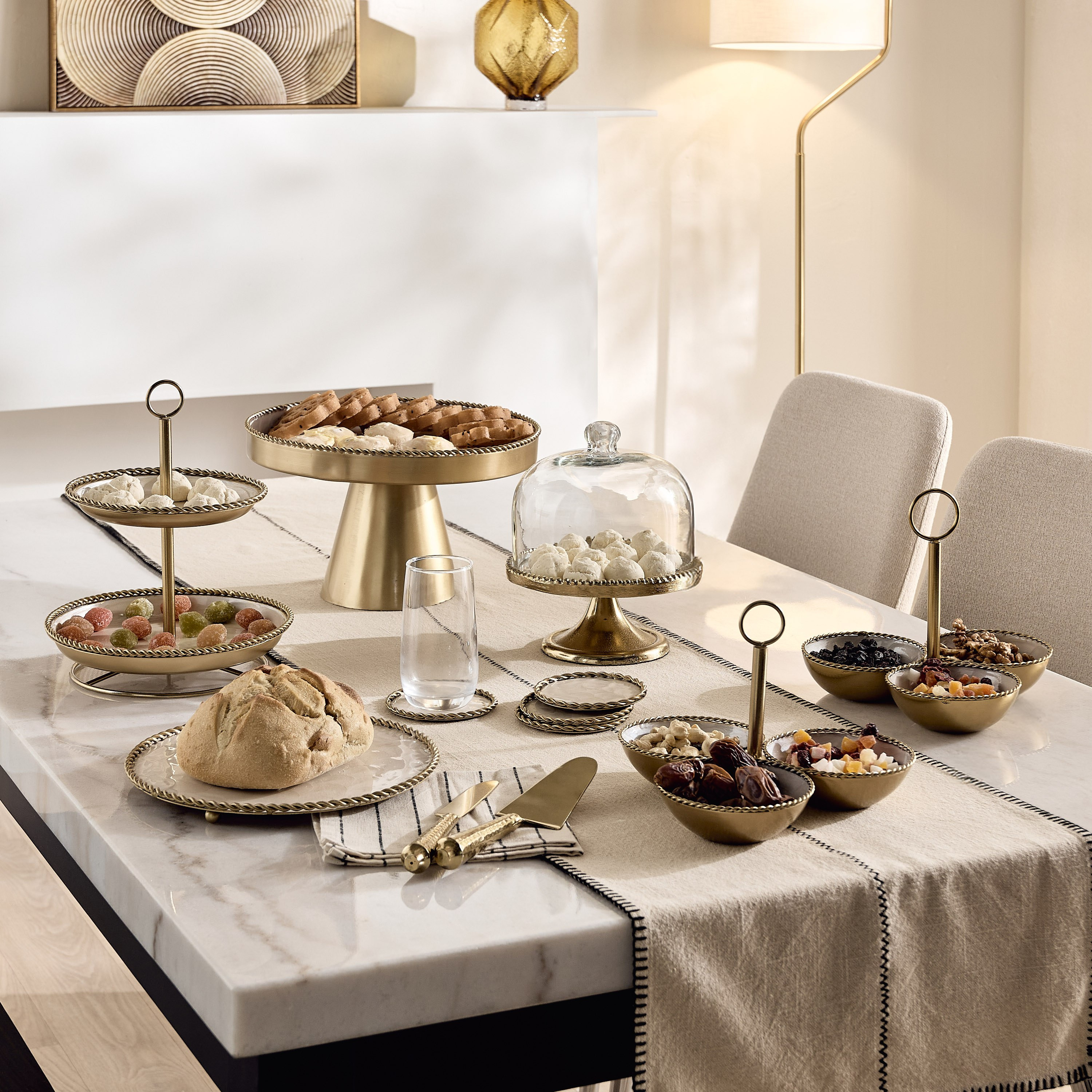 حامل كيك بقاعدة من ليرا - 32x32x19 سم-hbxdecorandfurnishings-tabletop-serveware-image-9