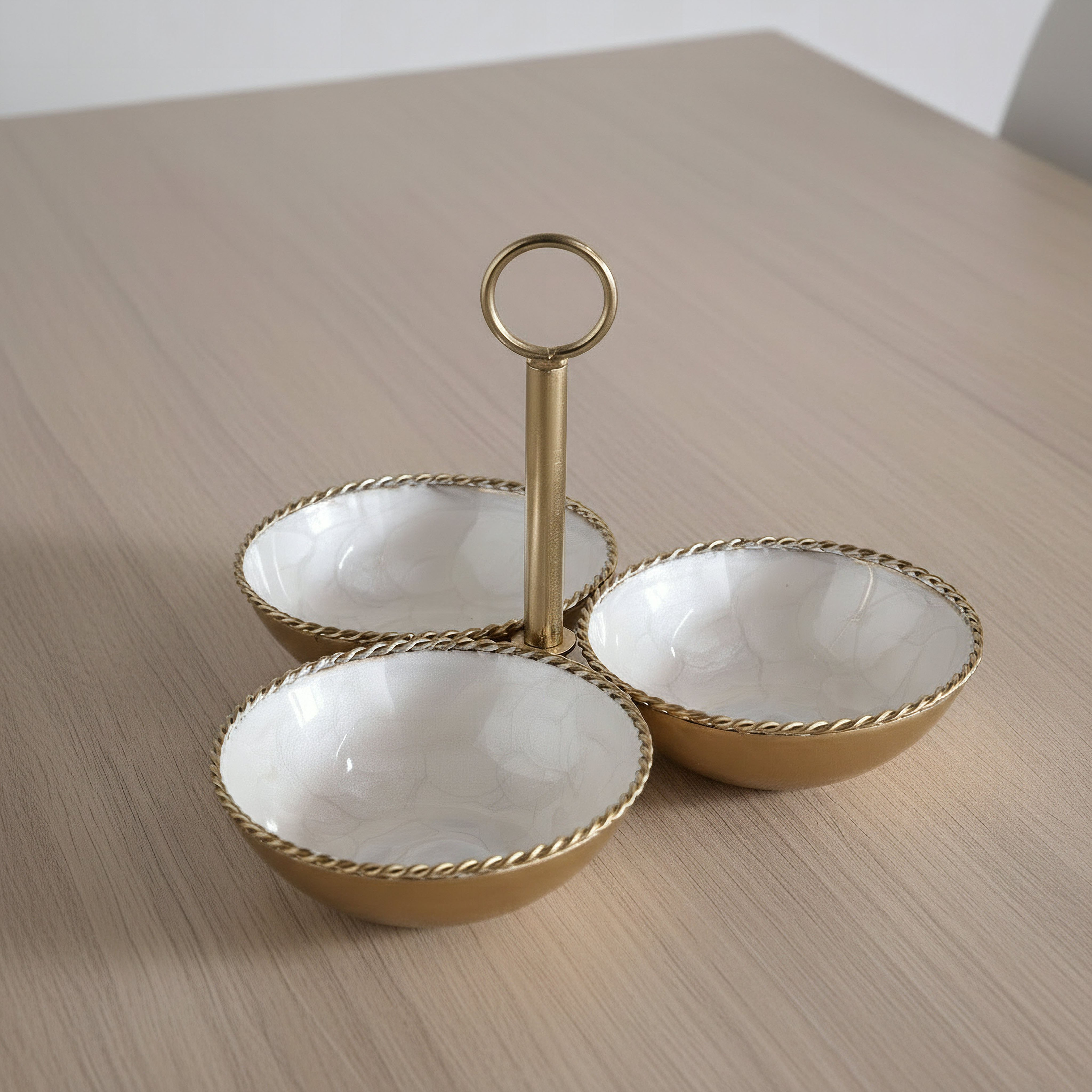 طبق تقديم حلويات ثلاثة أقسام من ليرا - 25x25x14 سم-hbxdecorandfurnishings-tabletop-serveware-image-1