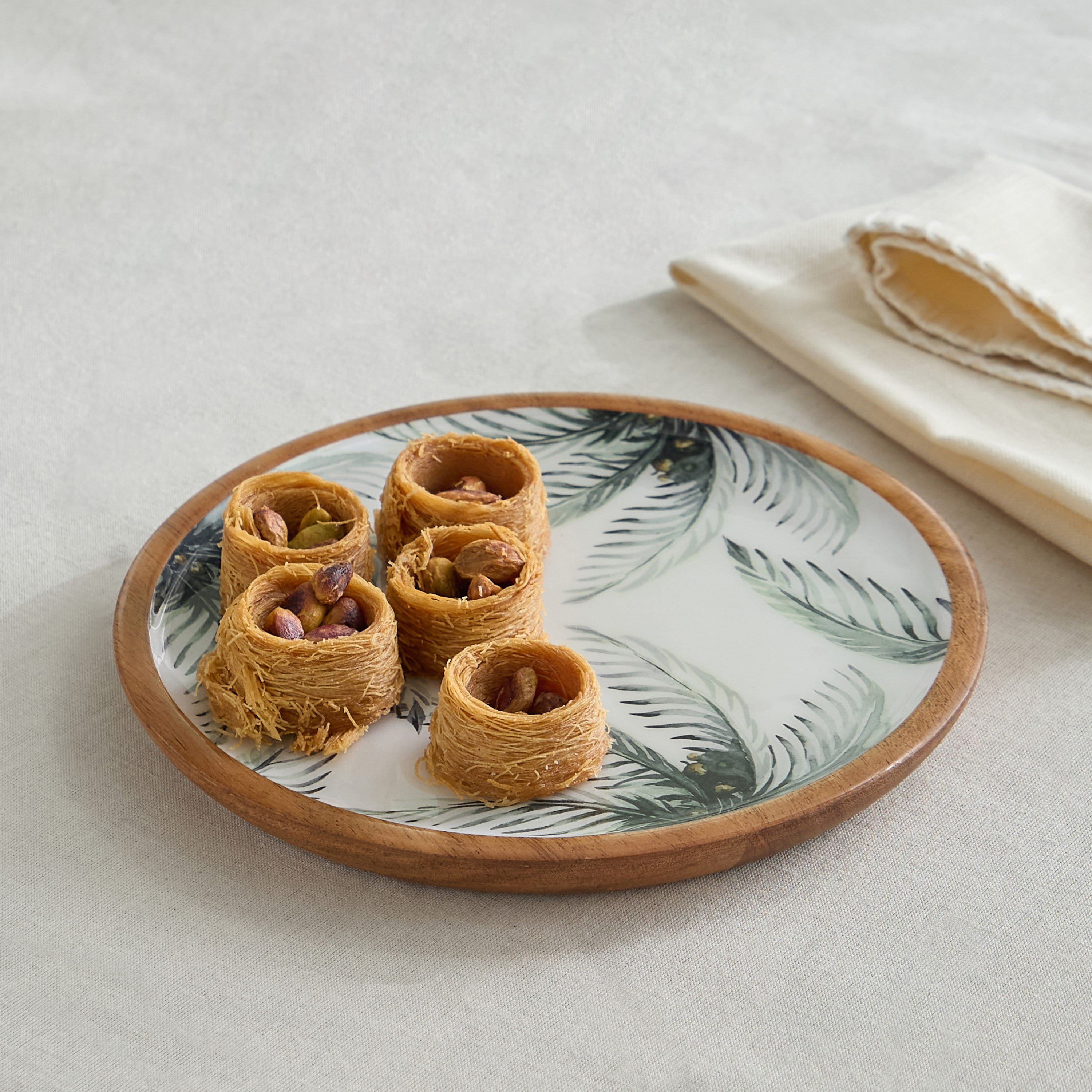 صحن خشبي صغير بتصميم سعف نخيل من بالم - 19.5x19.5x1.5 سم-hbxdecorandfurnishings-tabletop-crockery-image-1