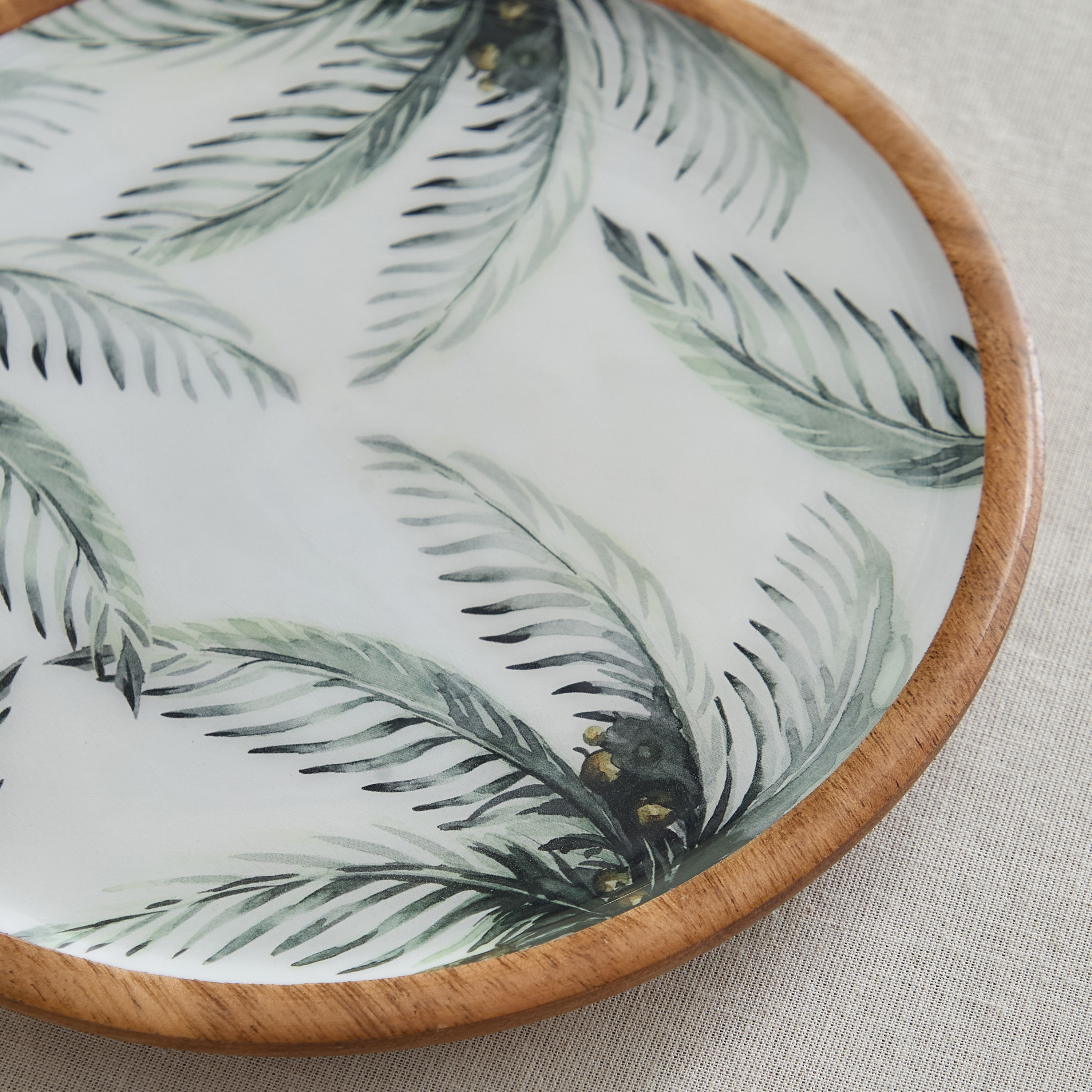 صحن خشبي صغير بتصميم سعف نخيل من بالم - 19.5x19.5x1.5 سم-hbxdecorandfurnishings-tabletop-crockery-image-3
