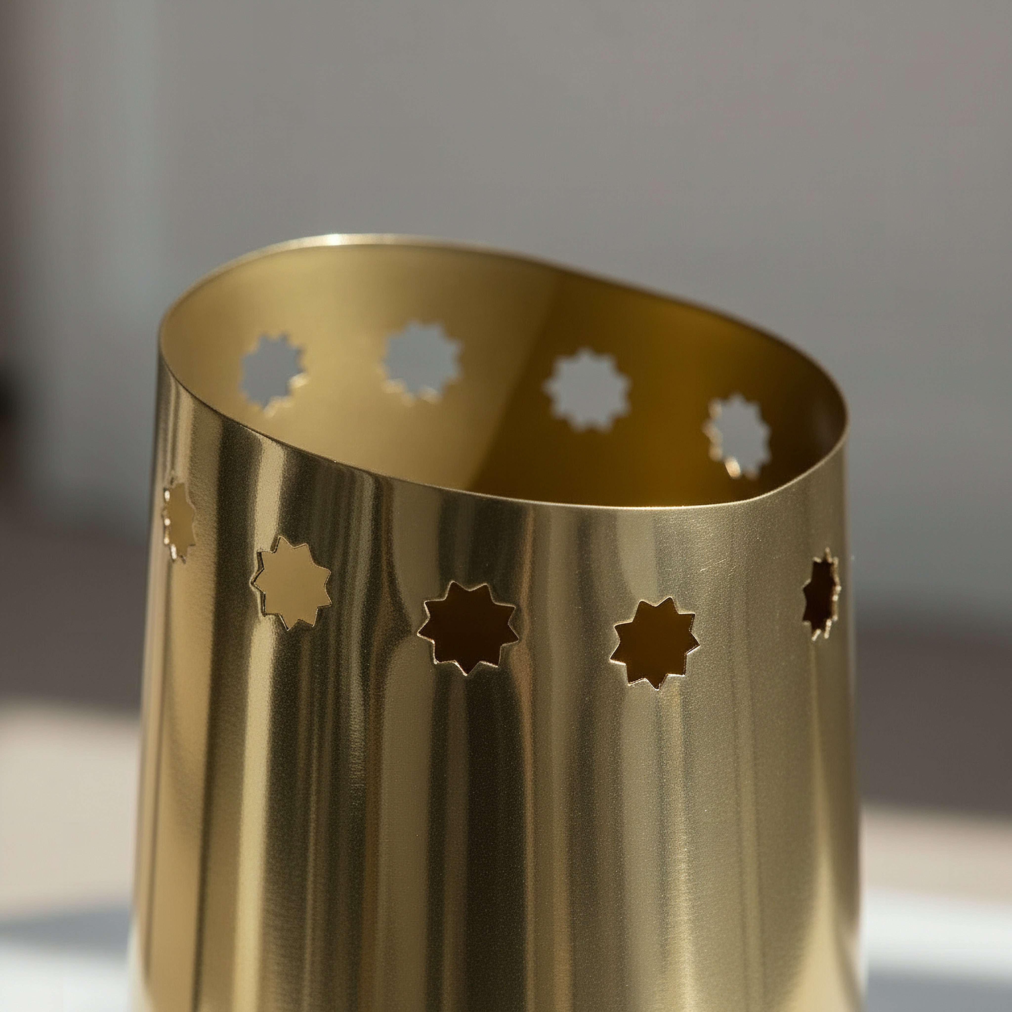 Layali Noor Small Vase - 12x12x28 cm-hbxbedroom-decorandaccessories-vases-image-2