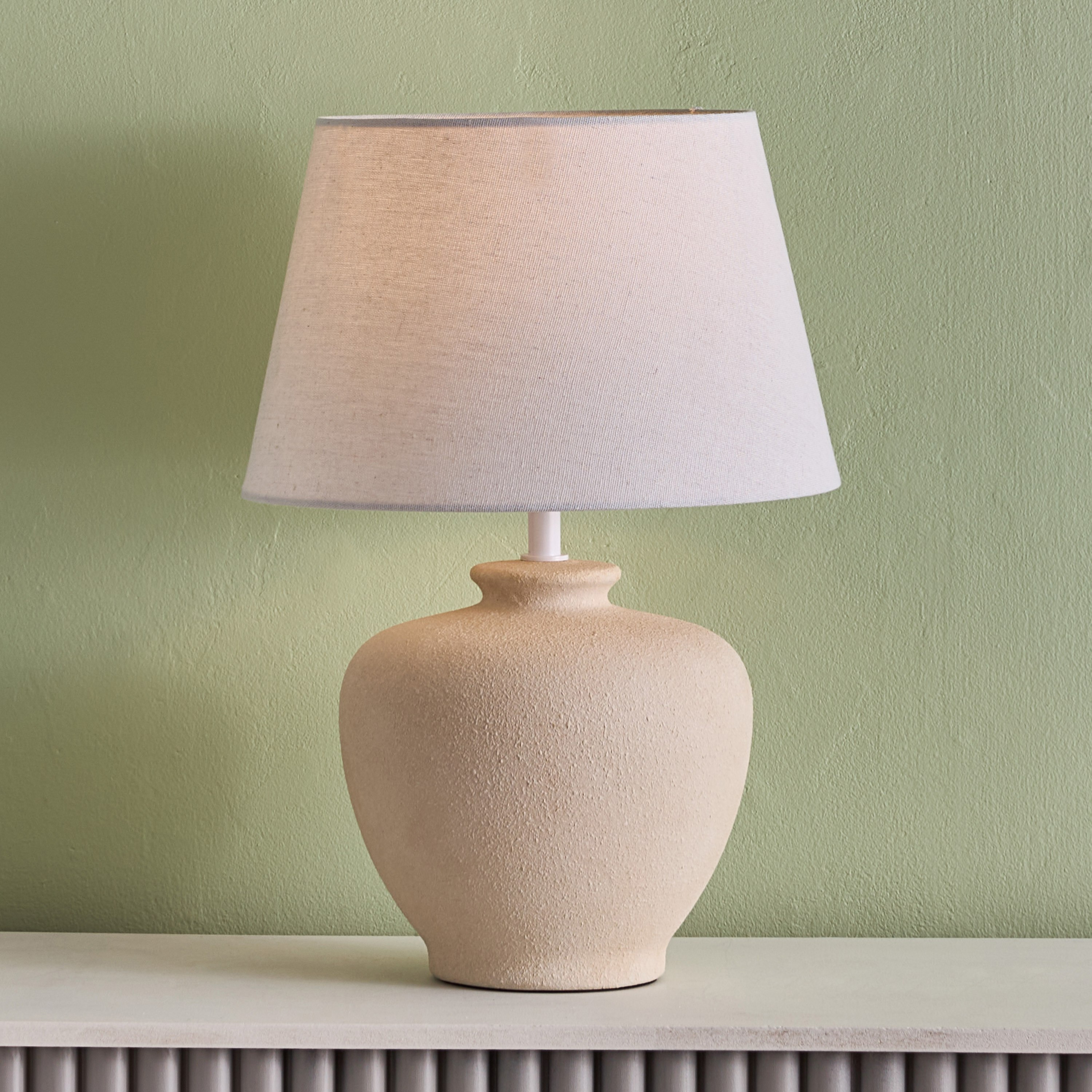 مصباح طاولة سيراميك بغطاء كتان من ماربيلا  – 30×30×43.5 سم-hbxlivingroom-lighting-tablelamps-image-6