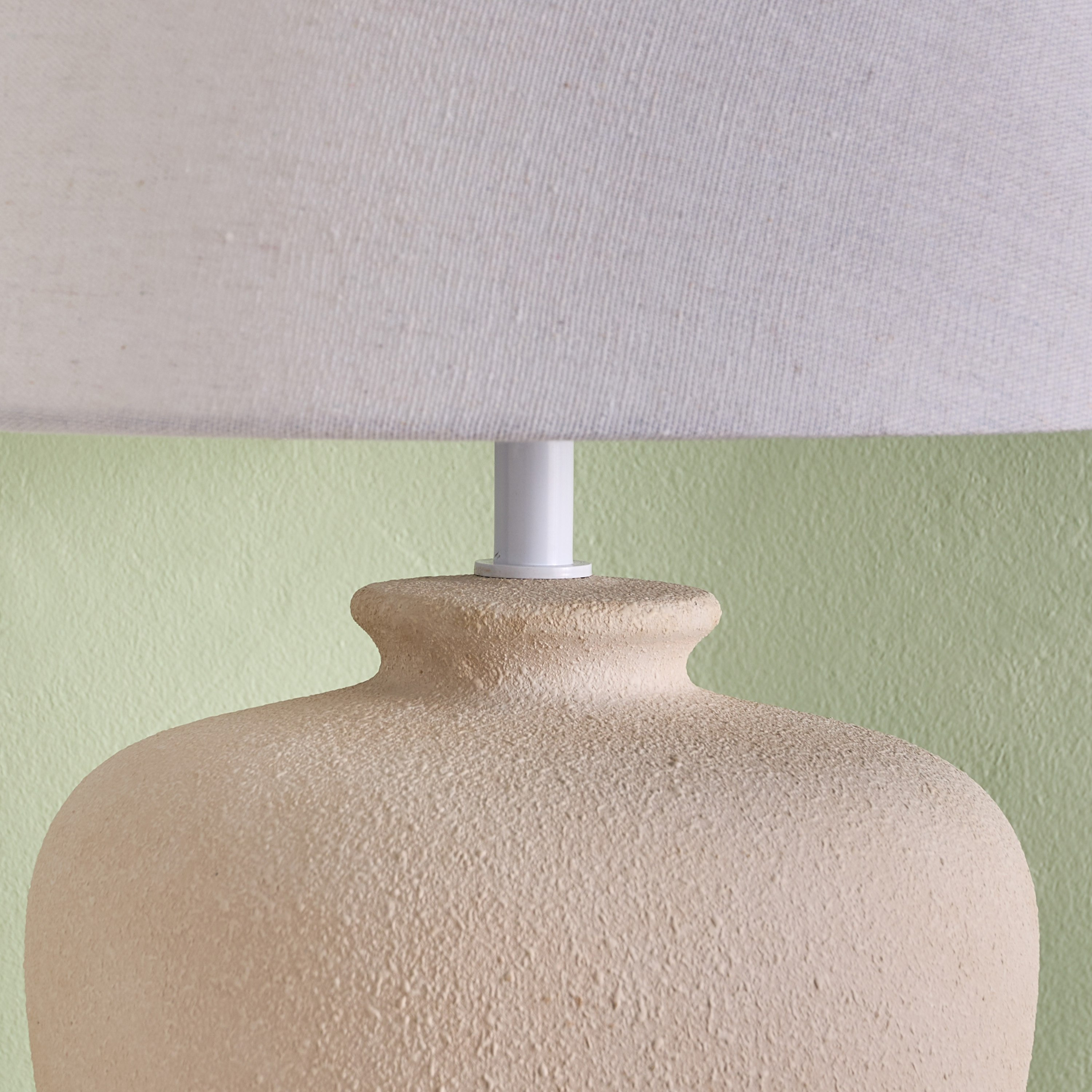 مصباح طاولة سيراميك بغطاء كتان من ماربيلا  – 30×30×43.5 سم-hbxlivingroom-lighting-tablelamps-image-7