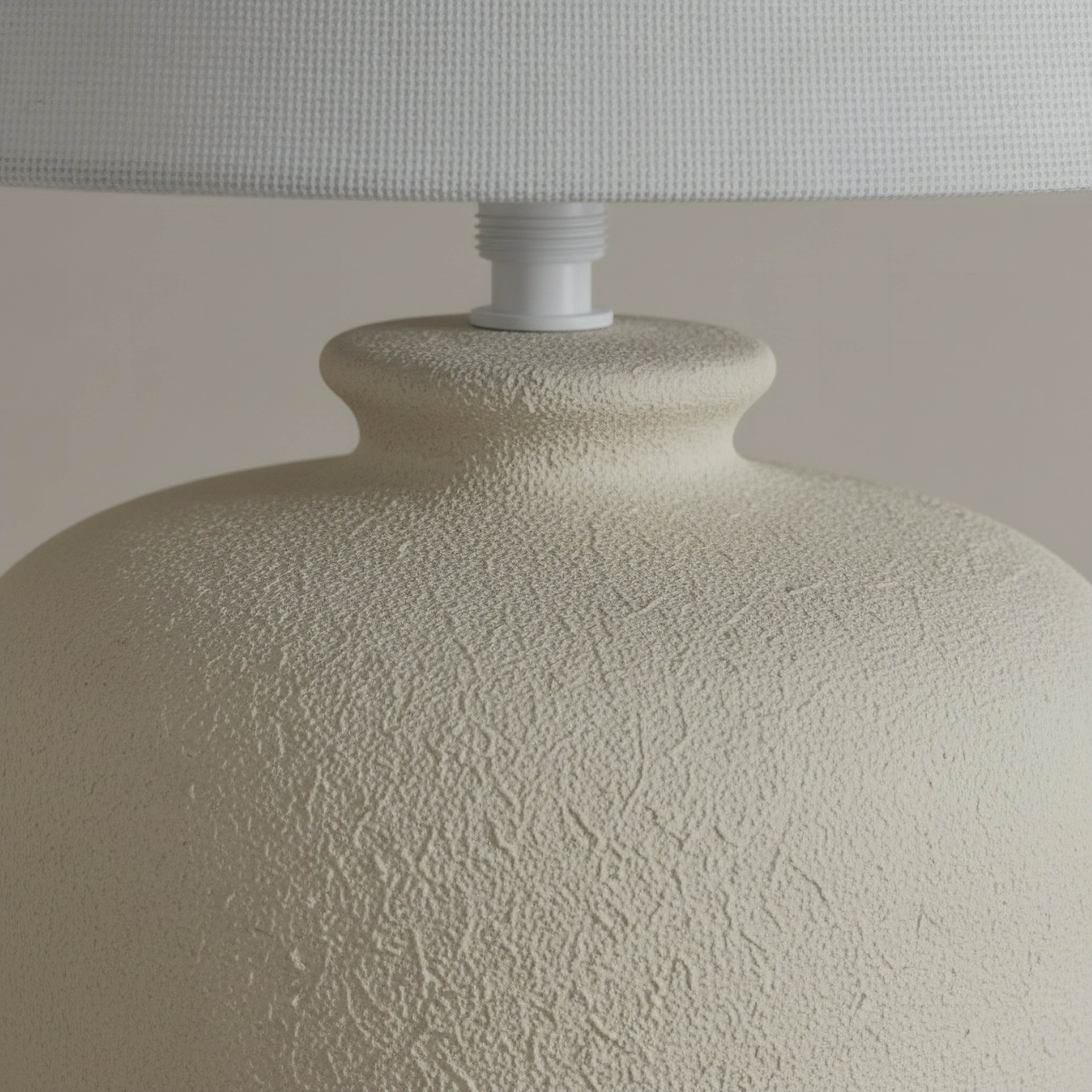 مصباح طاولة سيراميك بغطاء كتان من ماربيلا  – 30×30×43.5 سم-hbxlivingroom-lighting-tablelamps-image-3