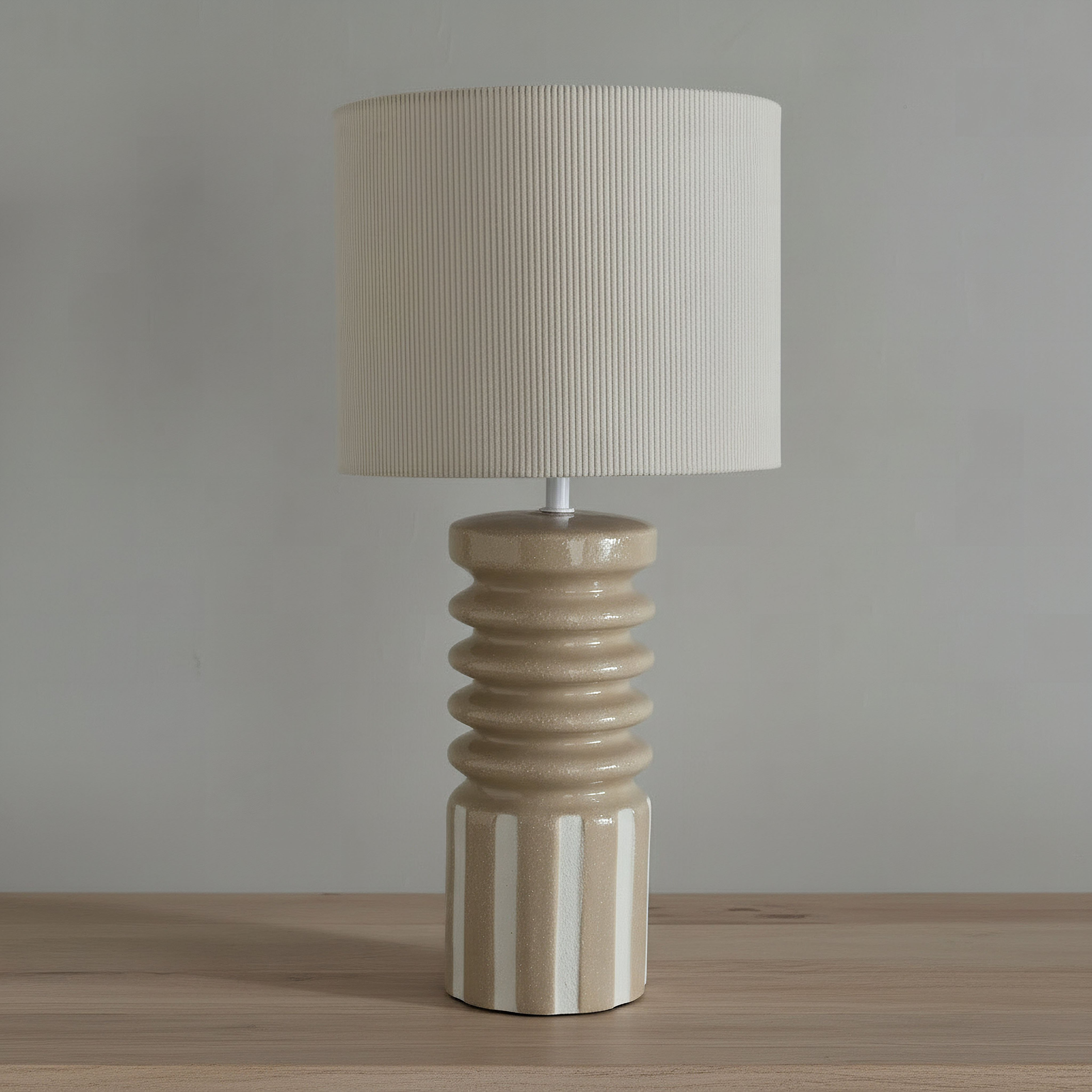 مصباح طاولة سيراميك بغطاء كتان من ماربيلا - 25x25x51 سم-hbxlivingroom-lighting-tablelamps-image-1