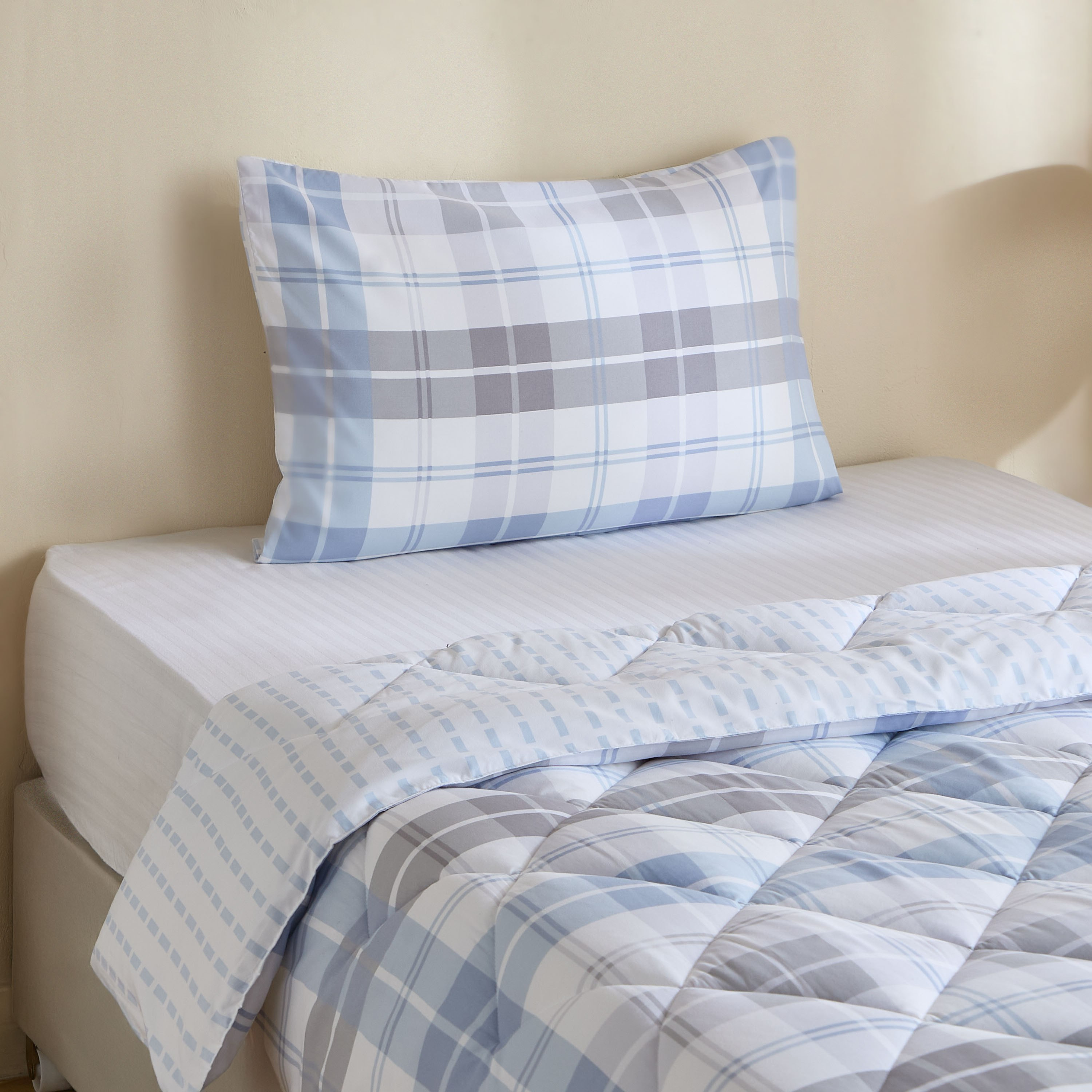 Madrid Plaid 2-Piece Microfiber Twin Reversible Comforter Set - 160x220+50x75 cm-hbxhomeware-hbxbedroom-image-1