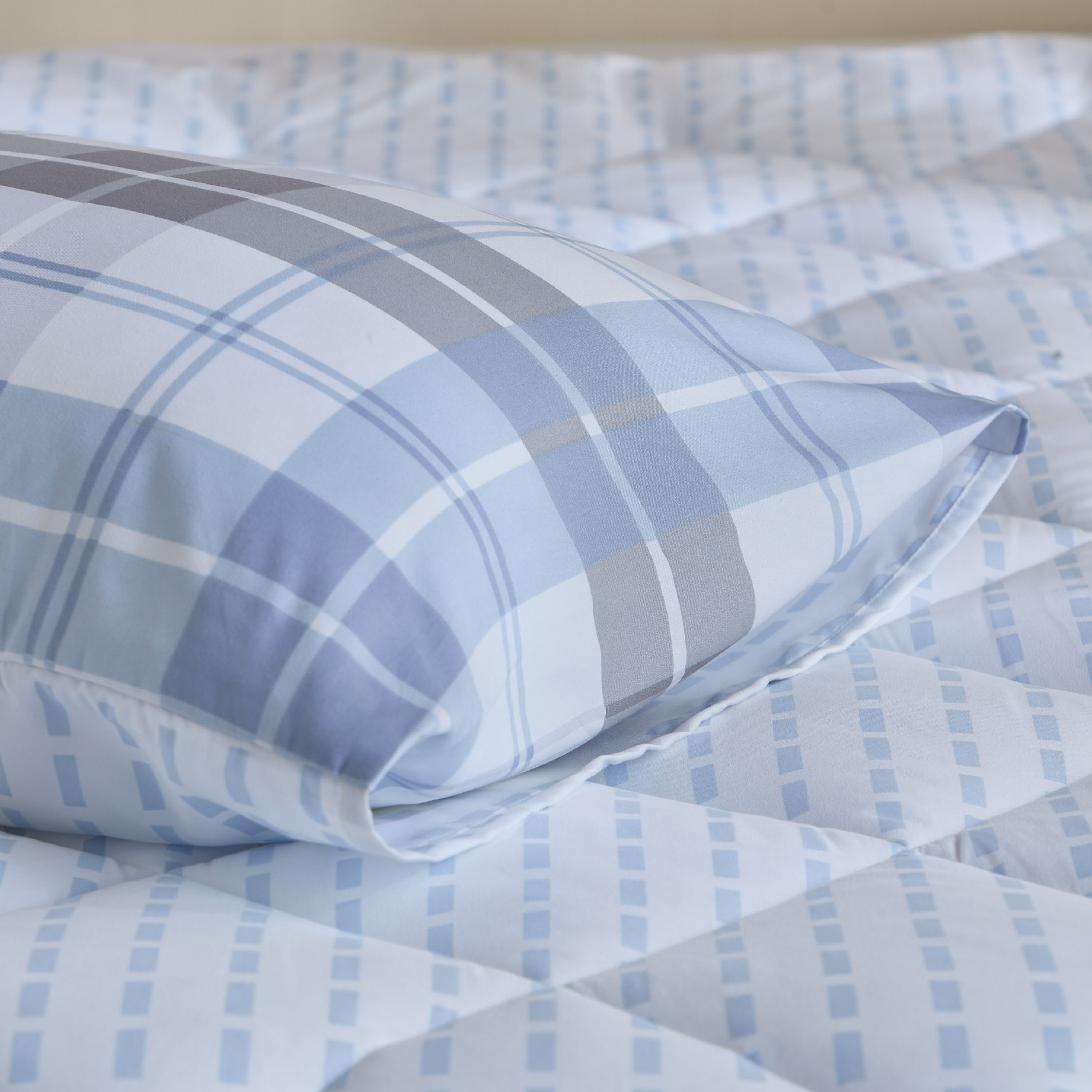 Madrid Plaid 2-Piece Microfiber Twin Reversible Comforter Set - 160x220+50x75 cm-hbxhomeware-hbxbedroom-image-7
