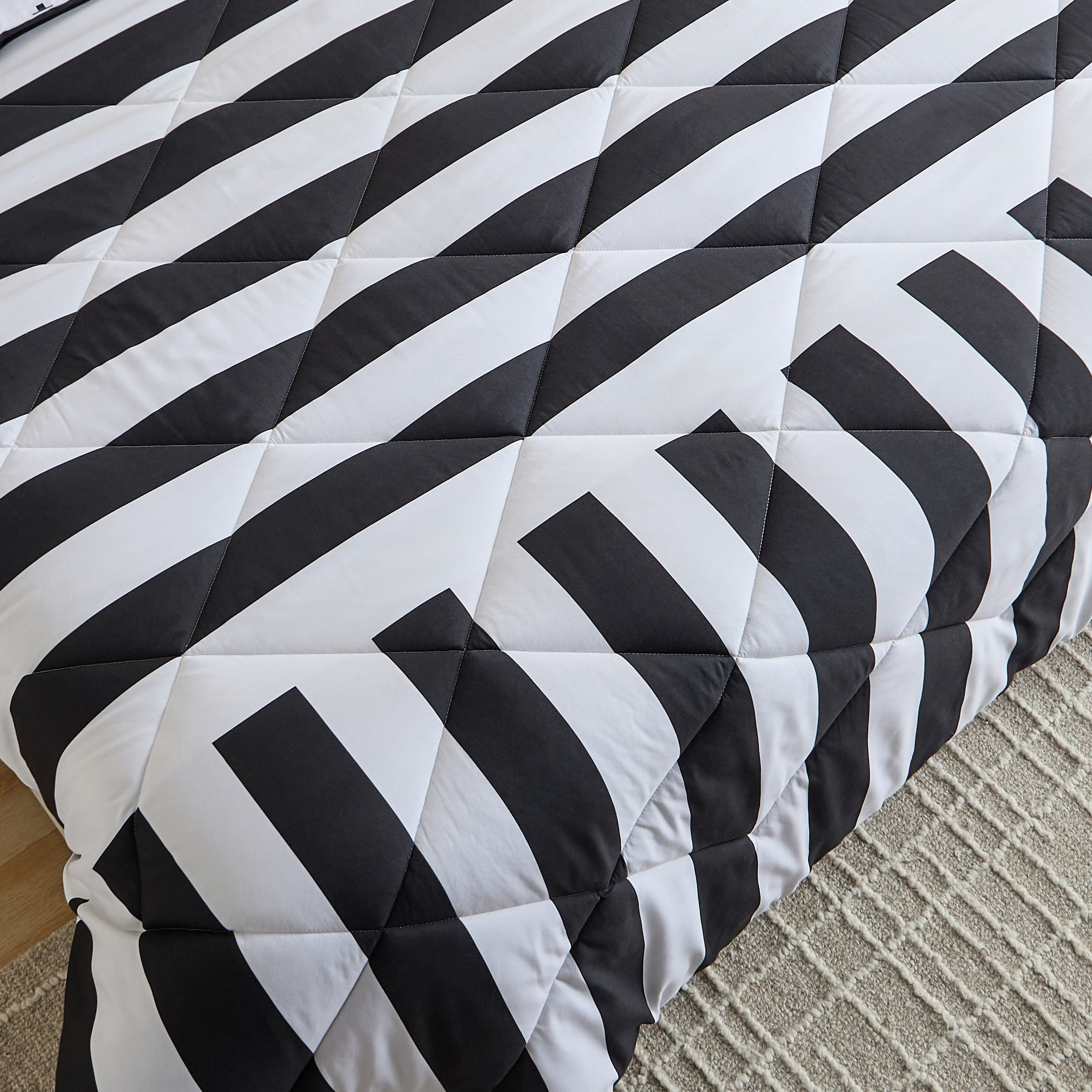 Madrid 3-Piece Scandi Print Microfiber King Reversible Comforter Set - 220x240 cm-hbxhomeware-hbxbedroom-image-5