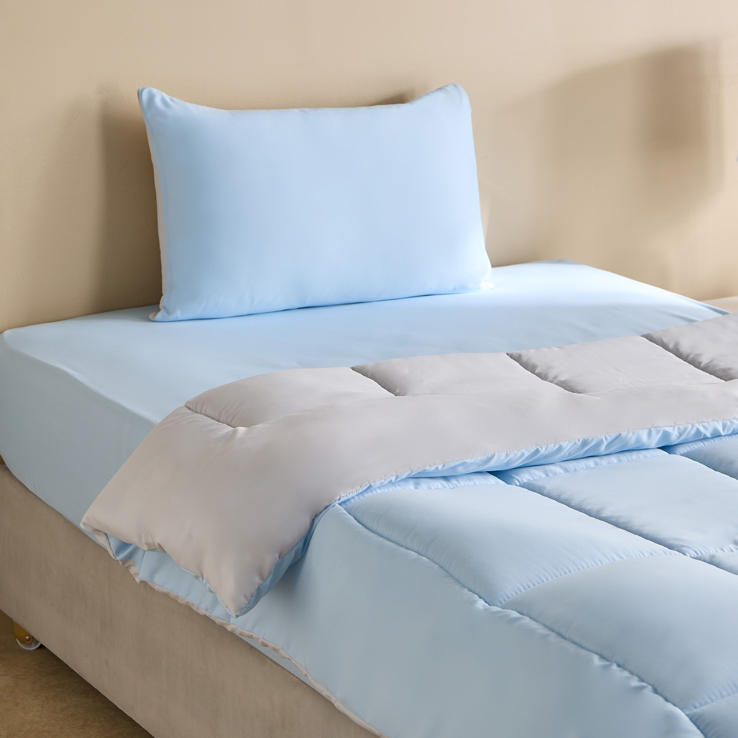 طقم لحاف فردي قابل للعكس من الألياف الدقيقة 3 قطع من لونو سليب إيز هوتيل - 135×220 سم-hbxhomeware-hbxbedroom-image-1
