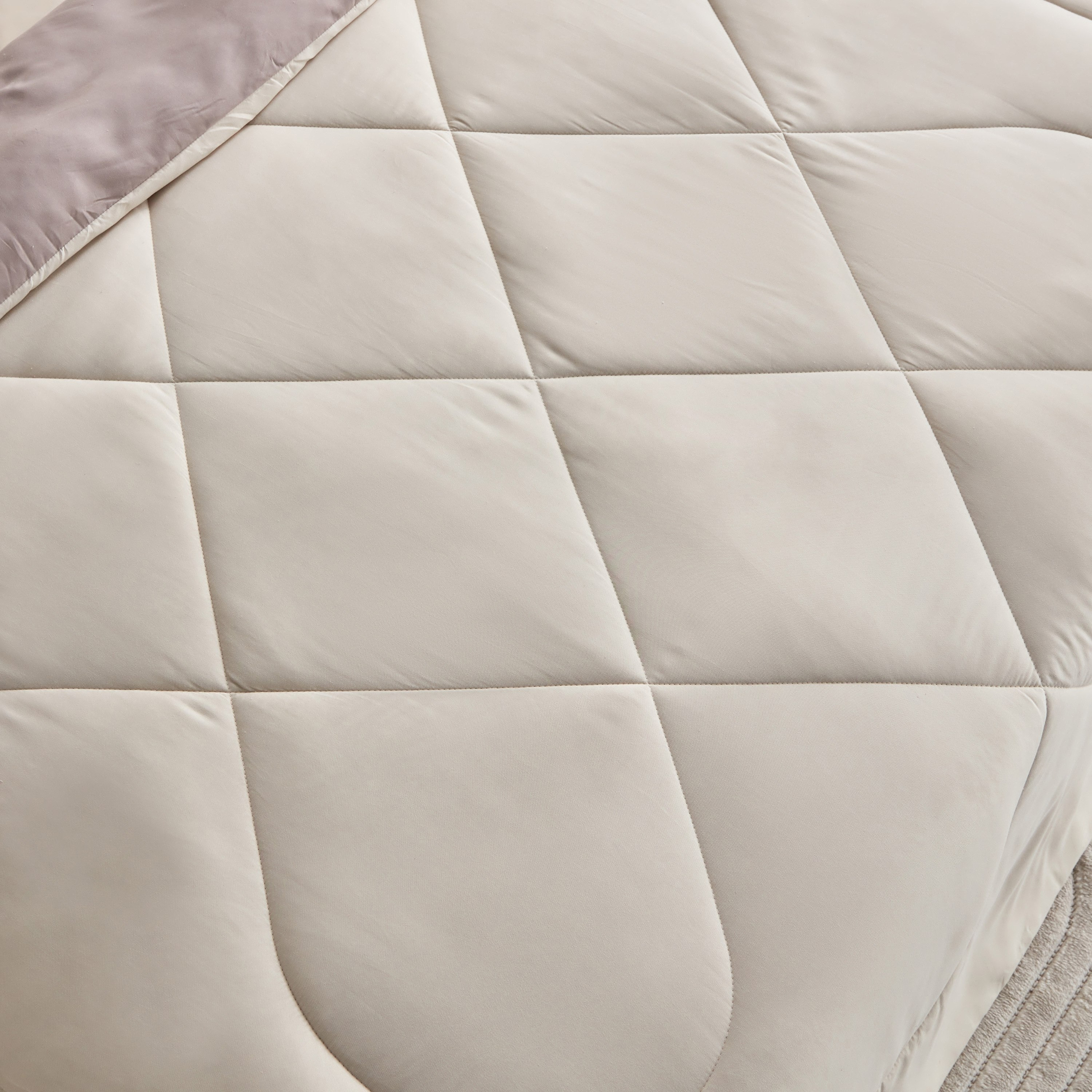 Derby 3-Piece Reversible Microfiber Super King Comforter Set - 240x240 cm-hbxhomeware-hbxbedroom-image-5