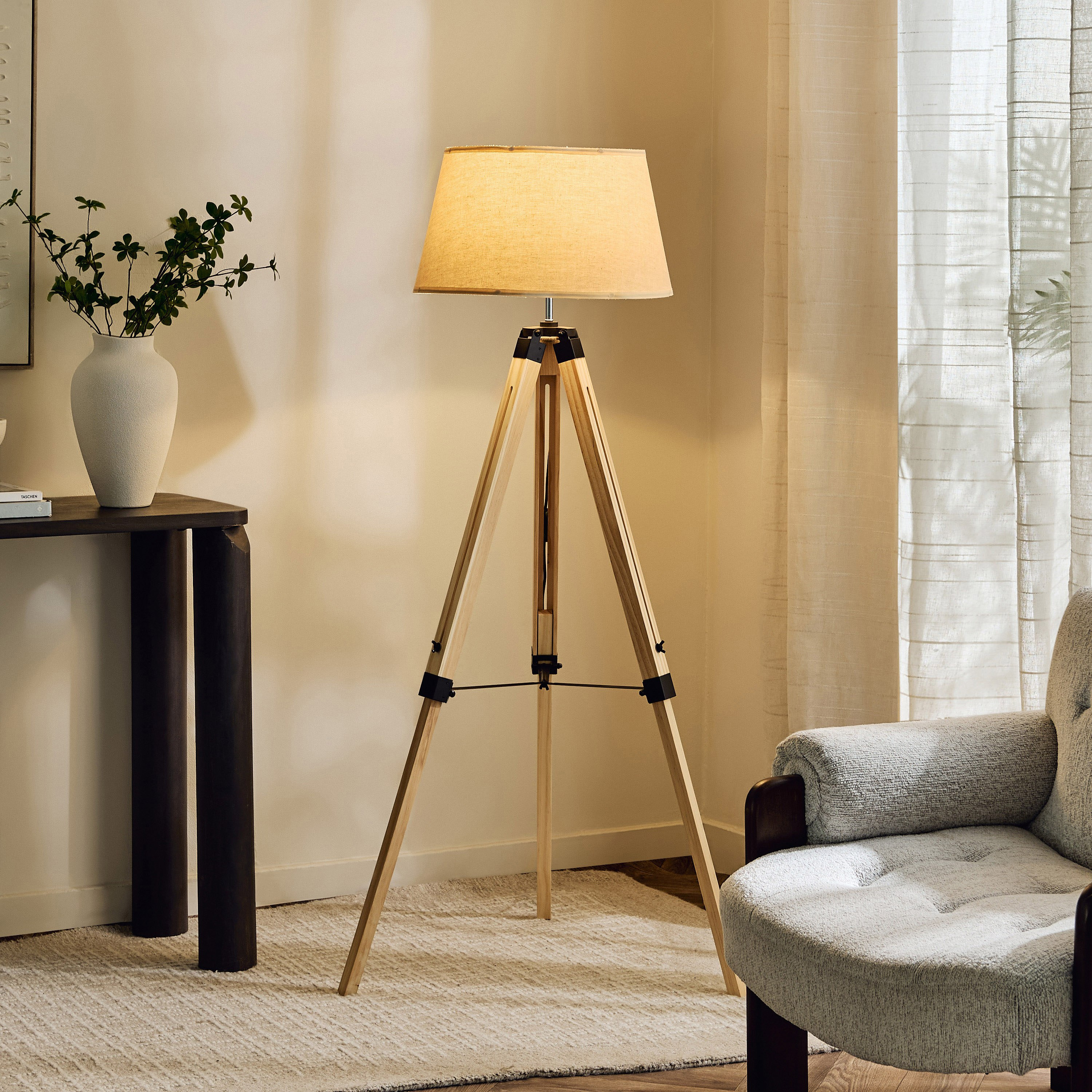 مصباح أرضية من الخشب الصلب ثلاثي القوائم مع غطاء قماش من زيمر - 35×145 سم-hbxhomeware-hbxdecorandfurnishings-image-6
