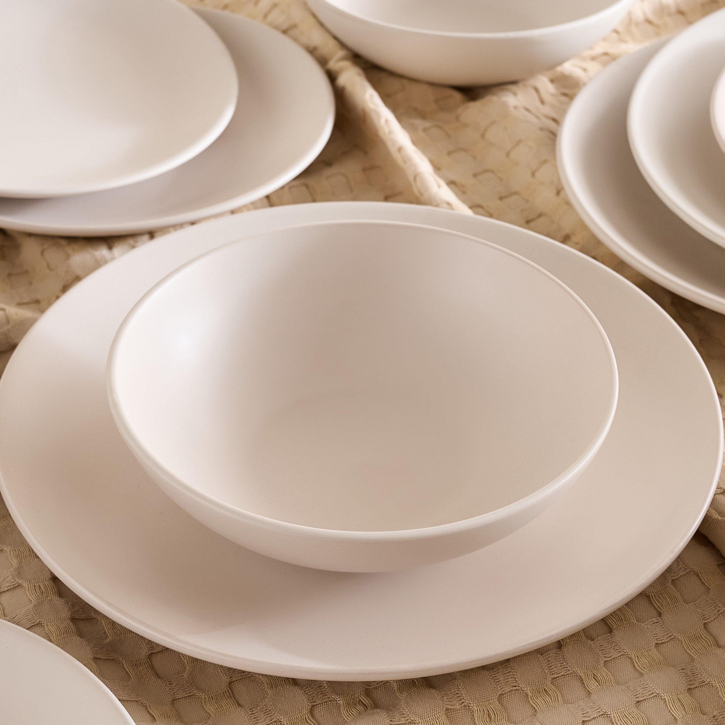 طقم عشاء 18 قطعة من إليجنزا - يخدم 6 أفراد-hbxdiningroom-tabletop-dinnersets-image-4