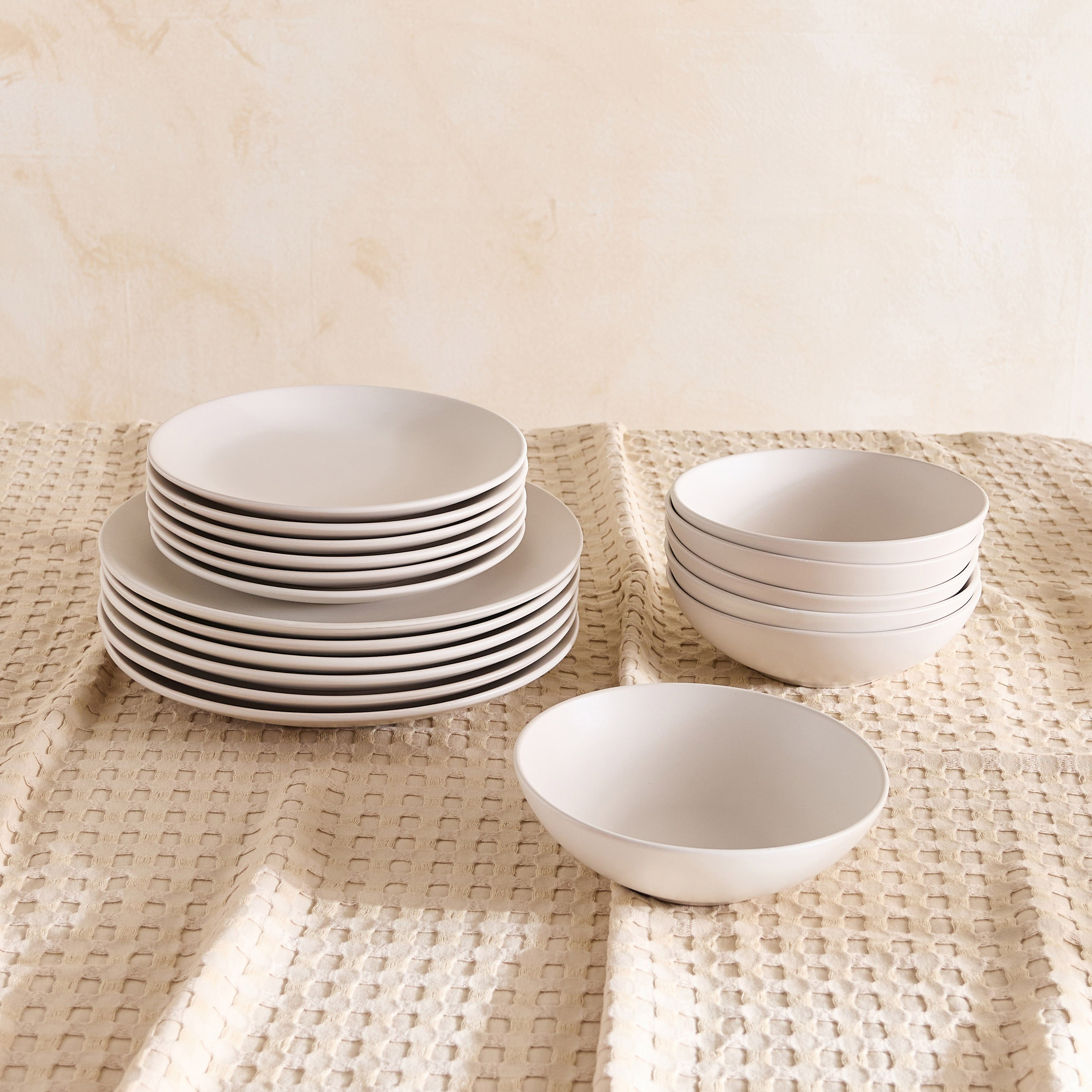 طقم عشاء 18 قطعة من إليجنزا - يخدم 6 أفراد-hbxdiningroom-tabletop-dinnersets-image-5