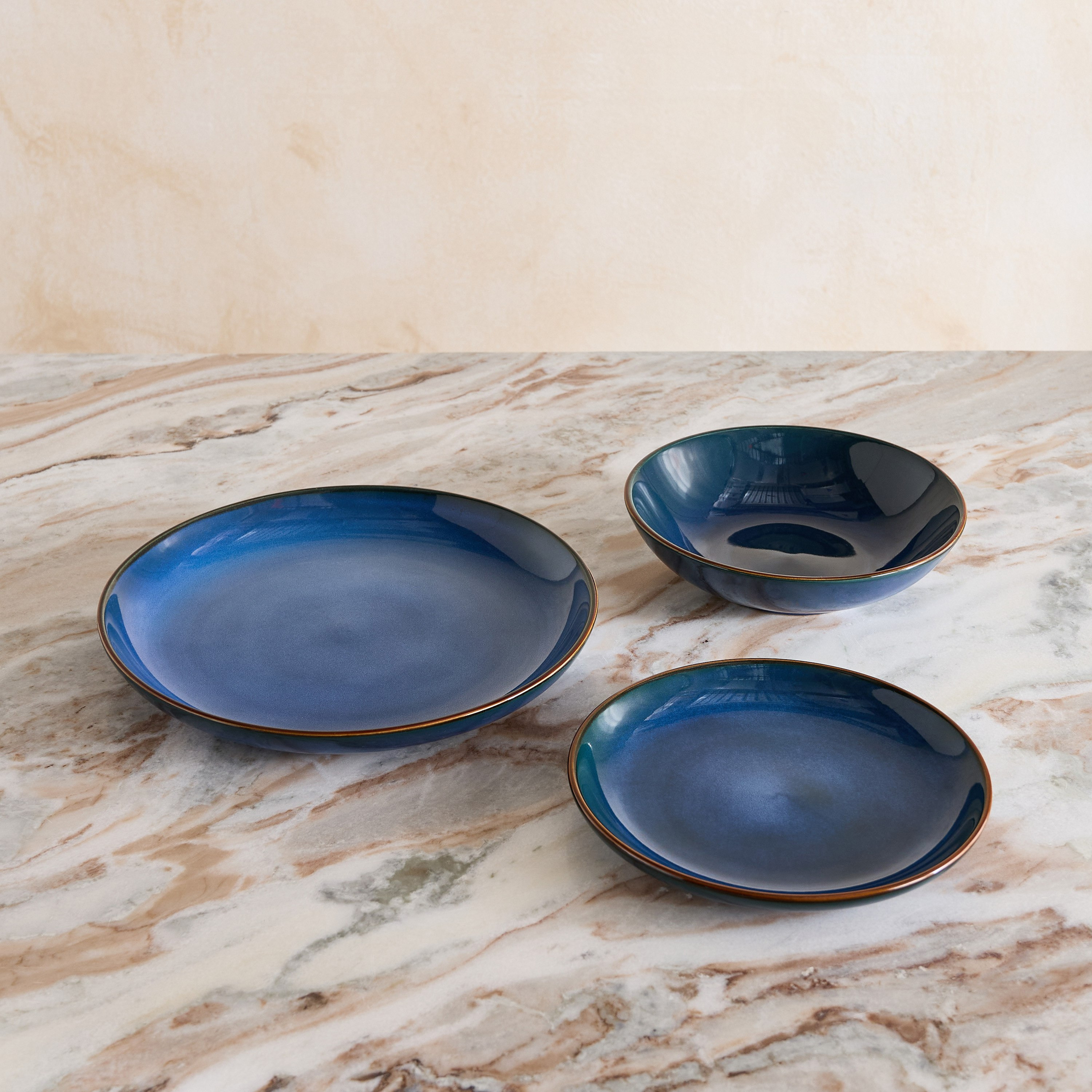 طقم عشاء 18 قطعة بطلاء تفاعلي من إليجنزا - يخدم 6 أفراد-hbxdiningroom-tabletop-dinnersets-image-2