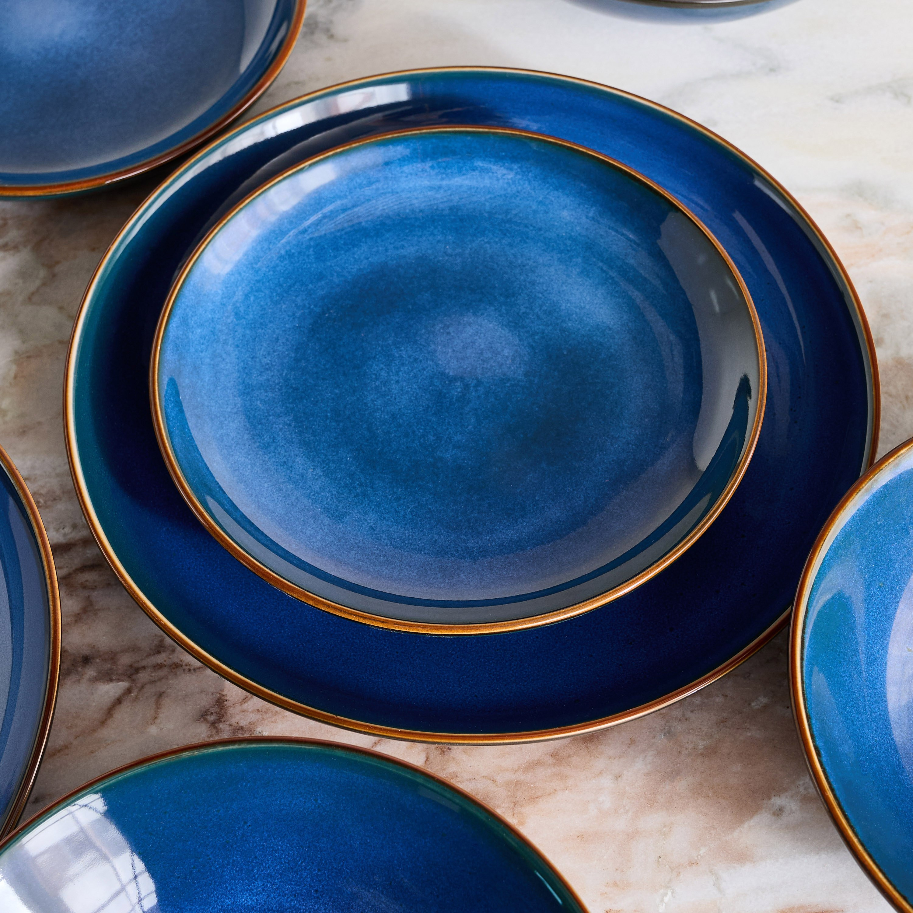 طقم عشاء 18 قطعة بطلاء تفاعلي من إليجنزا - يخدم 6 أفراد-hbxdiningroom-tabletop-dinnersets-image-3