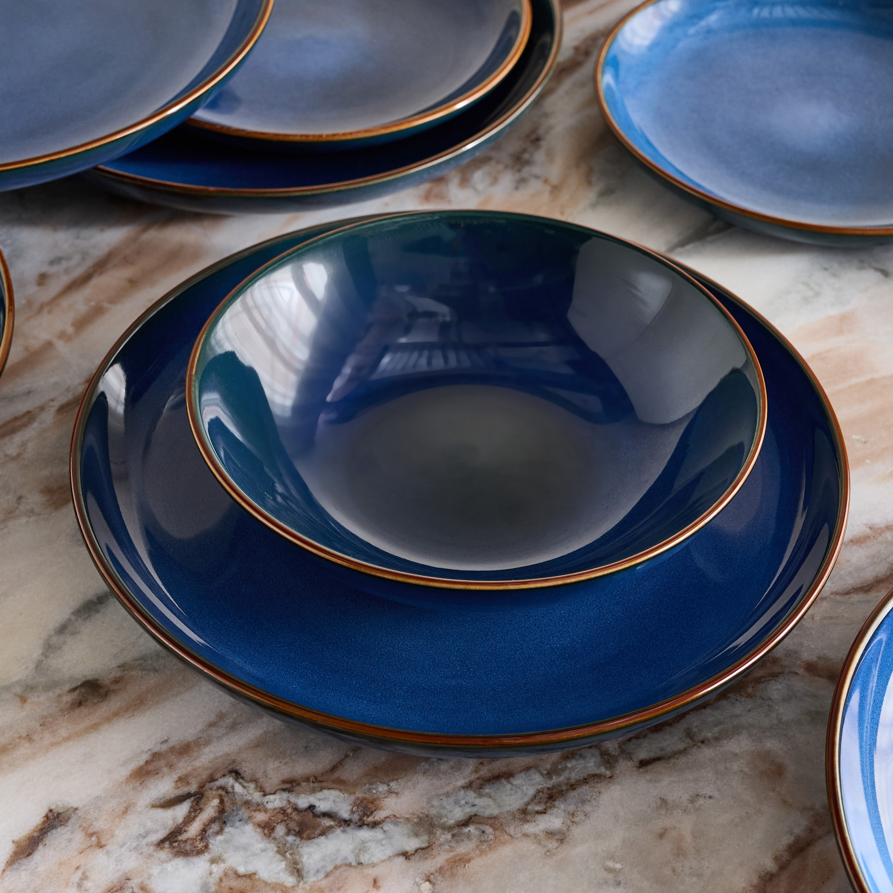 طقم عشاء 18 قطعة بطلاء تفاعلي من إليجنزا - يخدم 6 أفراد-hbxdiningroom-tabletop-dinnersets-image-4