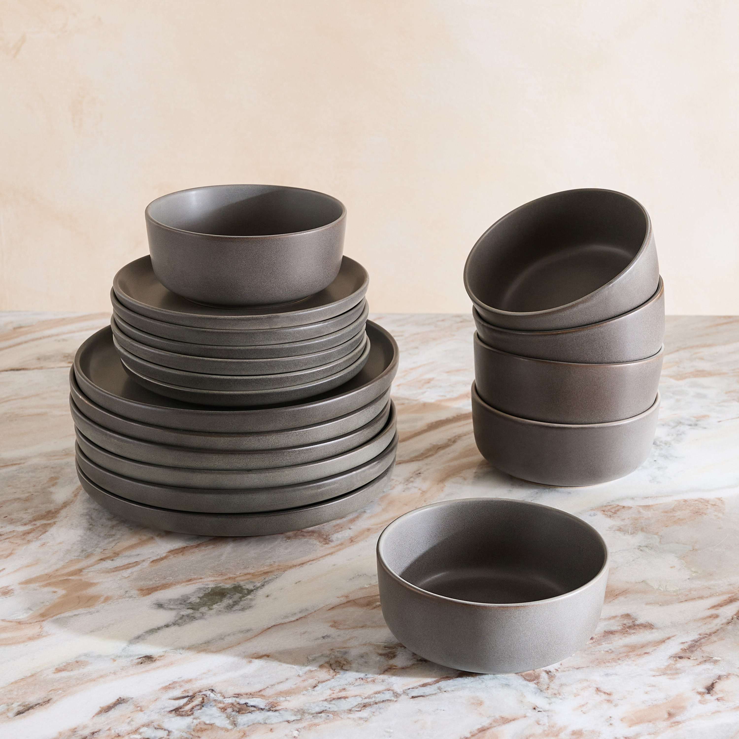 طقم عشاء 18 قطعة بطلاء تفاعلي من إليجنزا - يخدم 6 أفراد-hbxdiningroom-tabletop-dinnersets-image-5