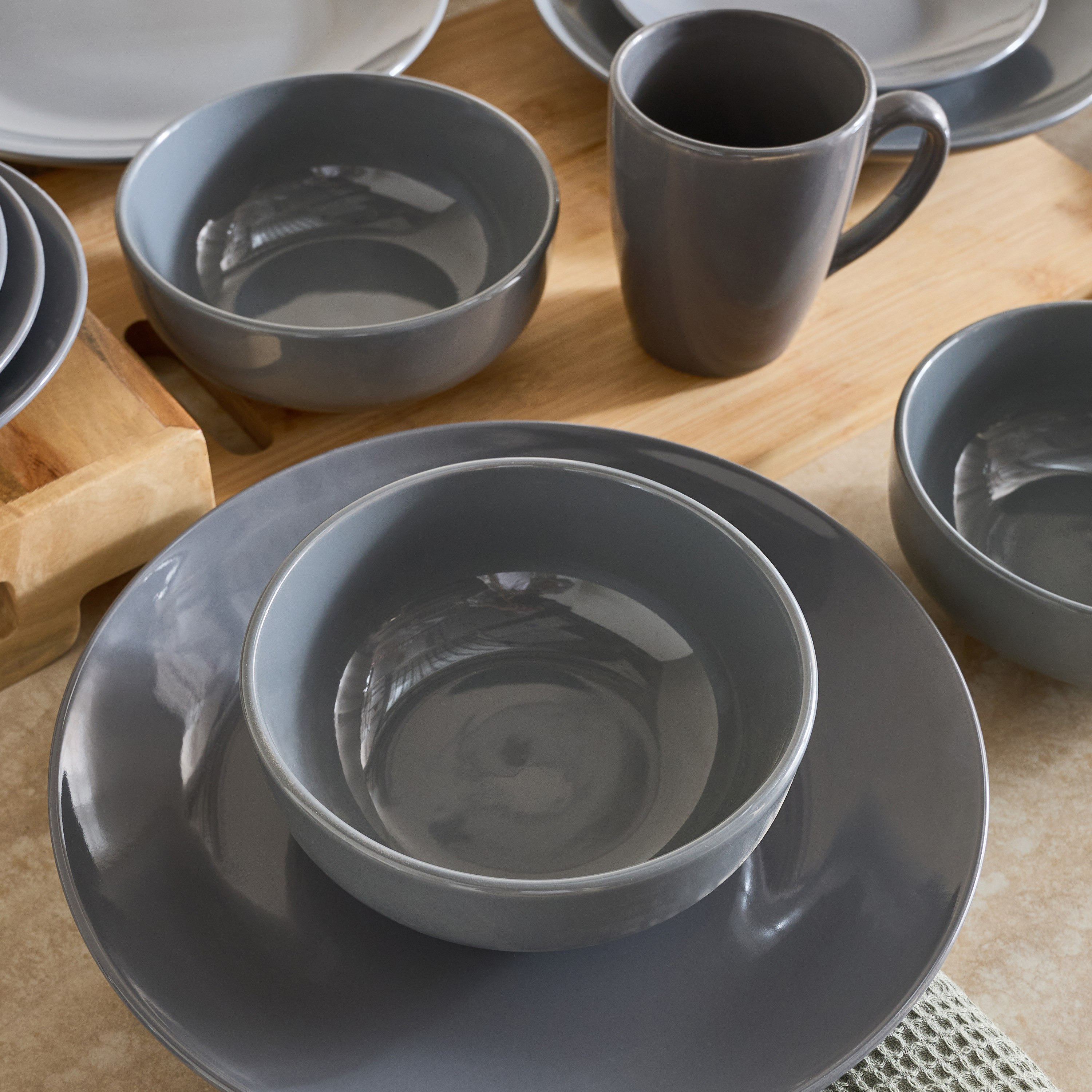 طقم عشاء لامع 16 قطعة من إليجنزا - يخدم 4 أفراد-hbxdiningroom-tabletop-dinnersets-image-4