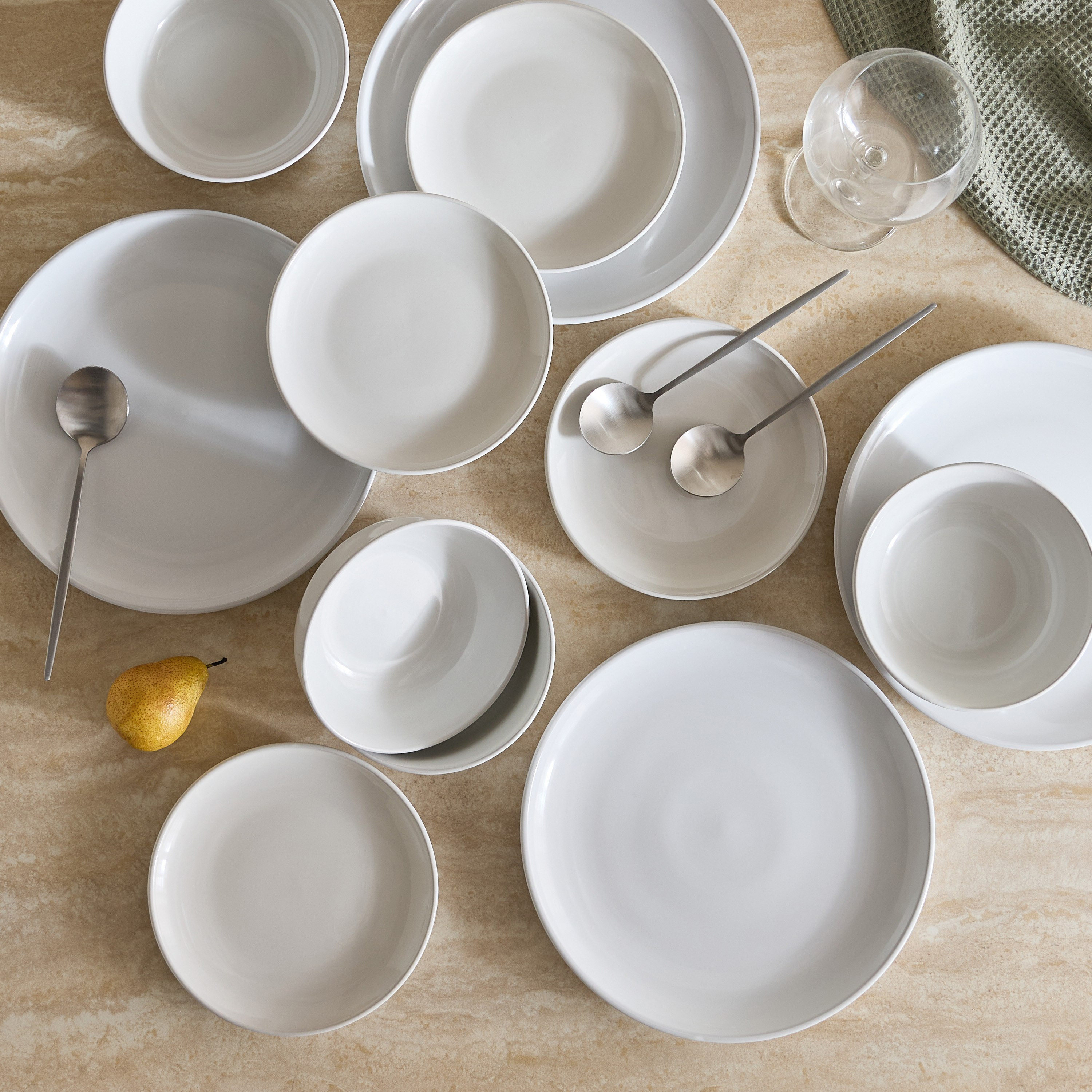 طقم عشاء 12 قطعة كريمسون من إليجنزا - يخدم 4 أفراد-hbxdiningroom-tabletop-dinnersets-image-1