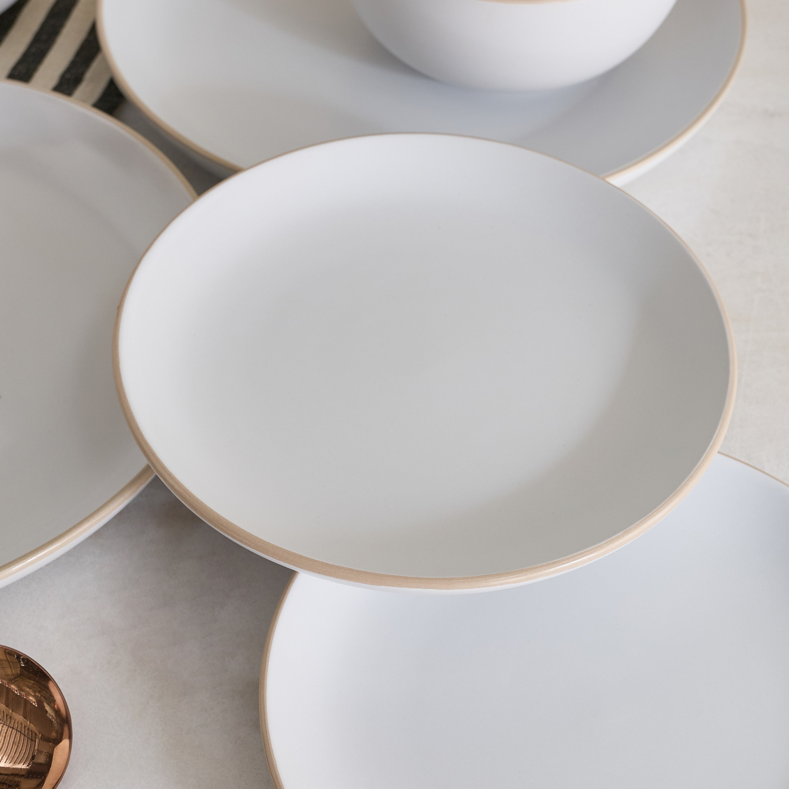 طقم عشاء 12 قطعة أوليفيا من إليجنزا - يخدم 4 أفراد-hbxdiningroom-tabletop-dinnersets-image-4