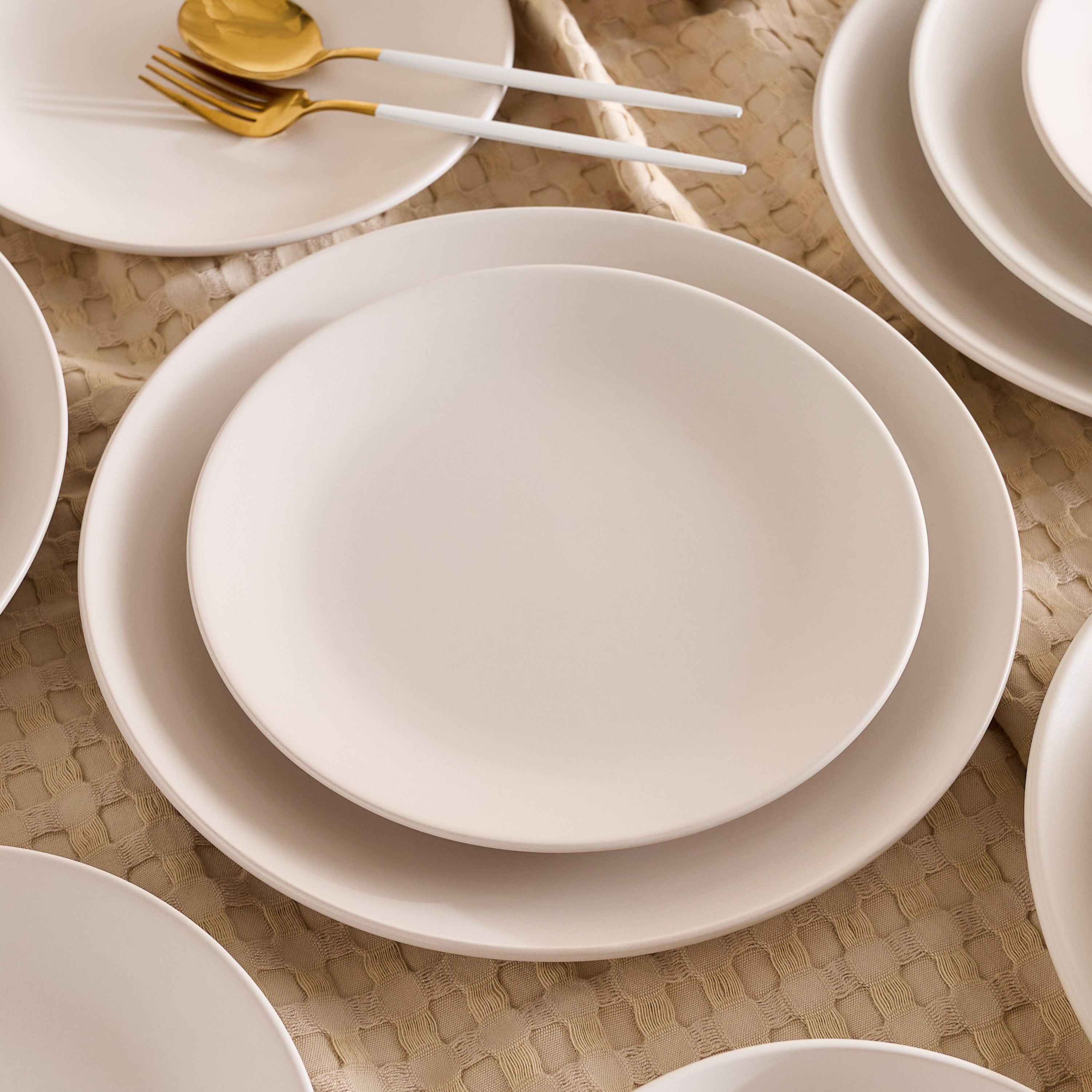Elegenza 18-Piece Dinner Set - Serves 6-hbxdiningroom-tabletop-dinnersets-image-3