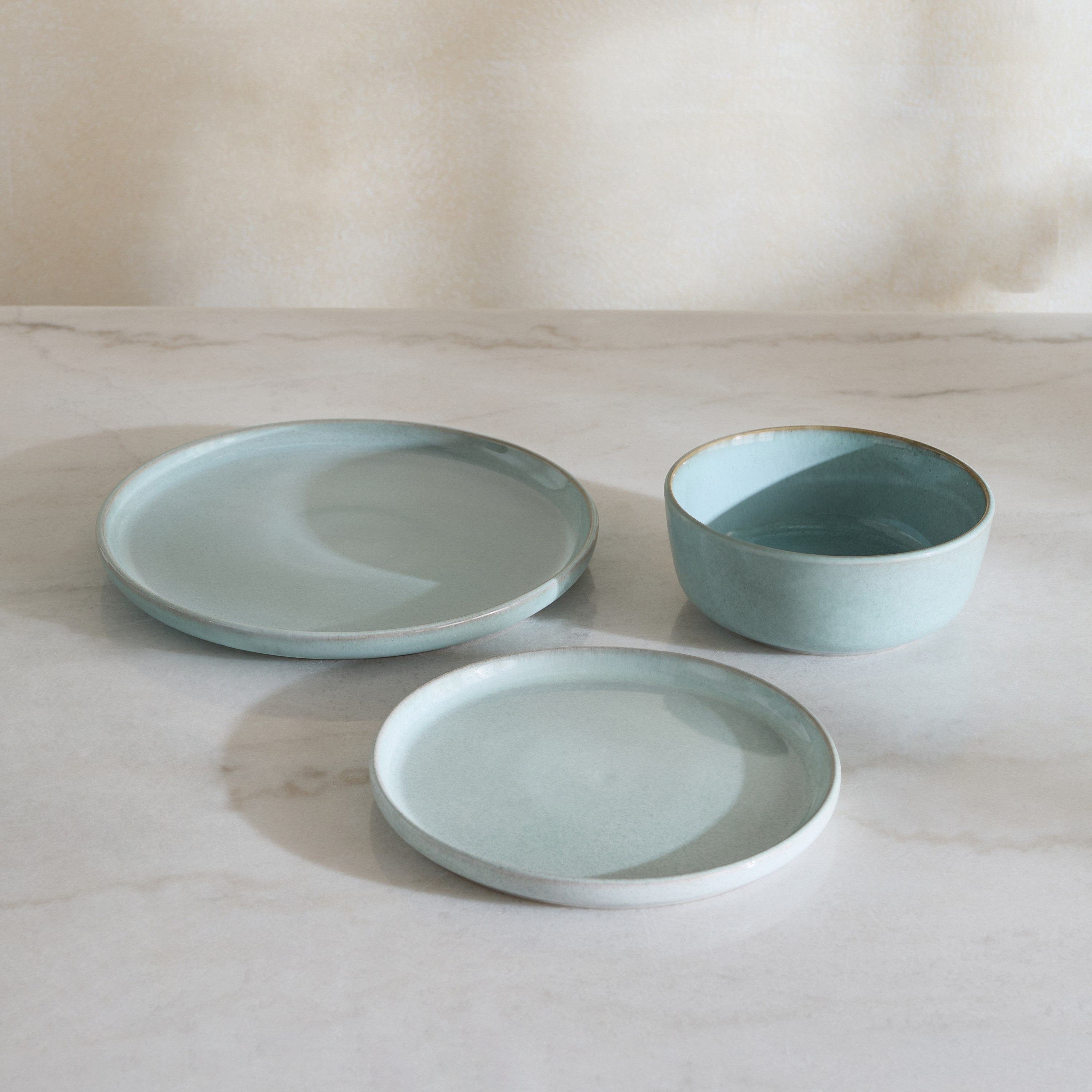 طقم عشاء 18 قطعة بطلاء تفاعلي من إليجنزا - يخدم 6 أفراد-hbxdiningroom-tabletop-dinnersets-image-2