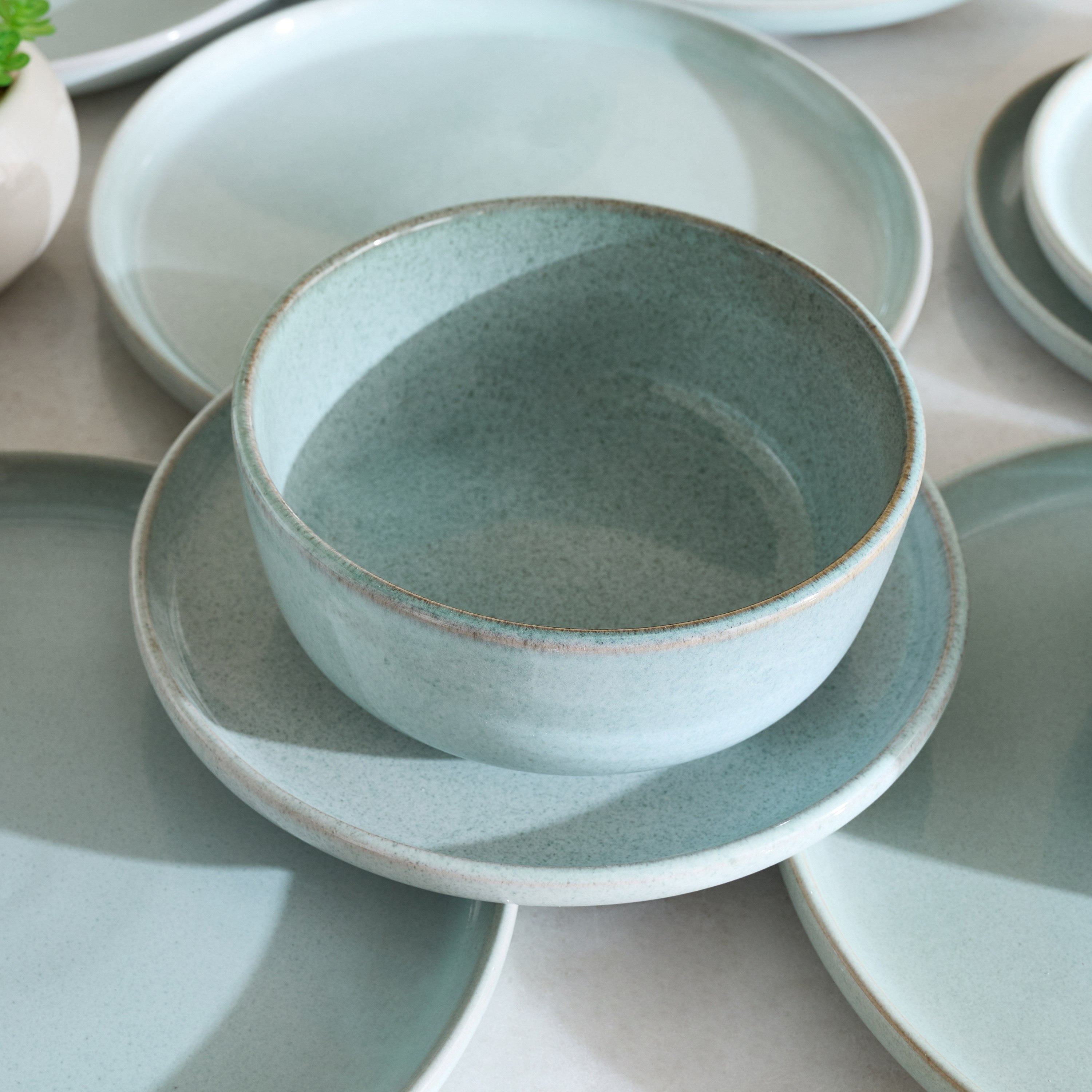 طقم عشاء 18 قطعة بطلاء تفاعلي من إليجنزا - يخدم 6 أفراد-hbxdiningroom-tabletop-dinnersets-image-4