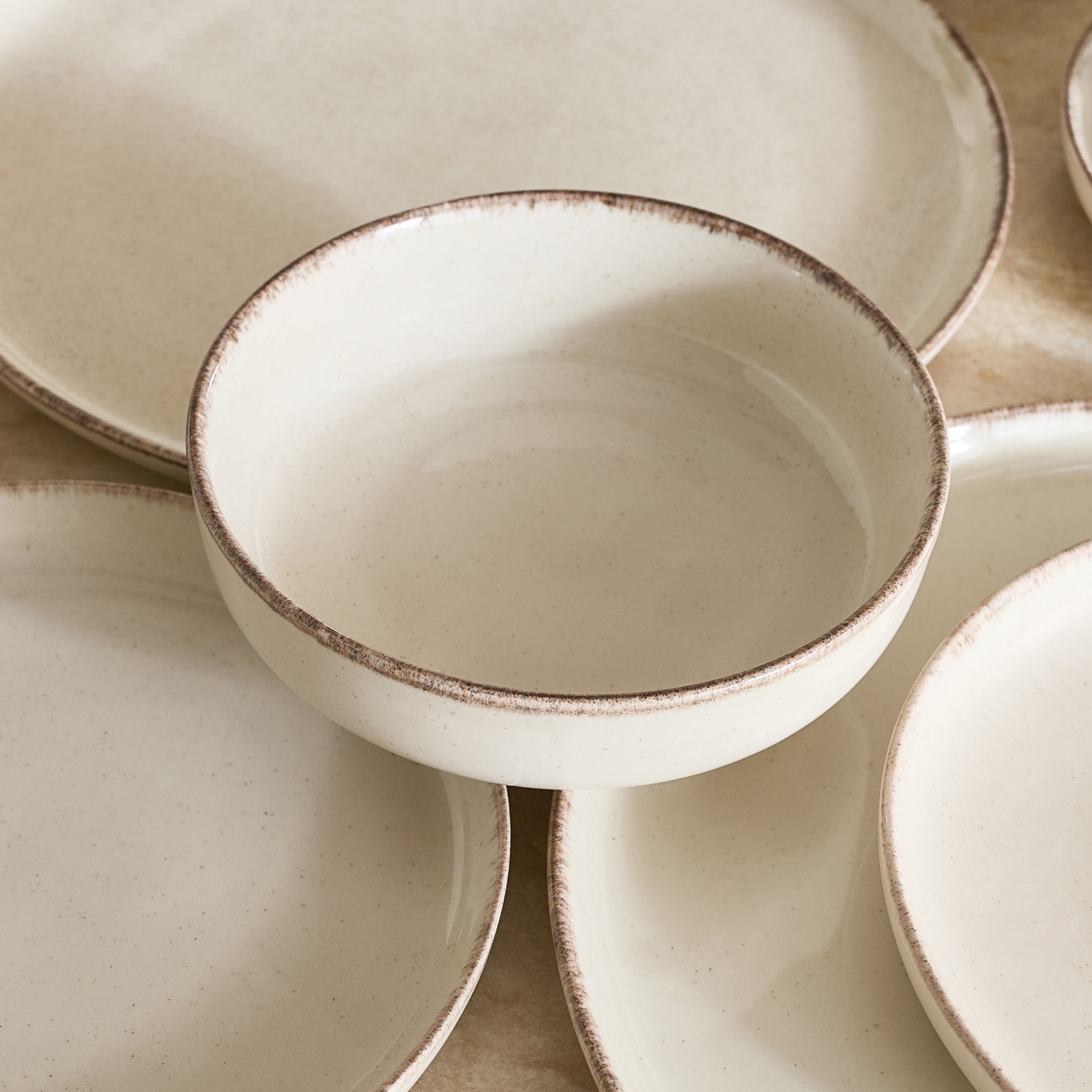 طقم عشاء 16 قطعة من إليجانزا - 4 أفراد-hbxdiningroom-tabletop-dinnersets-image-4