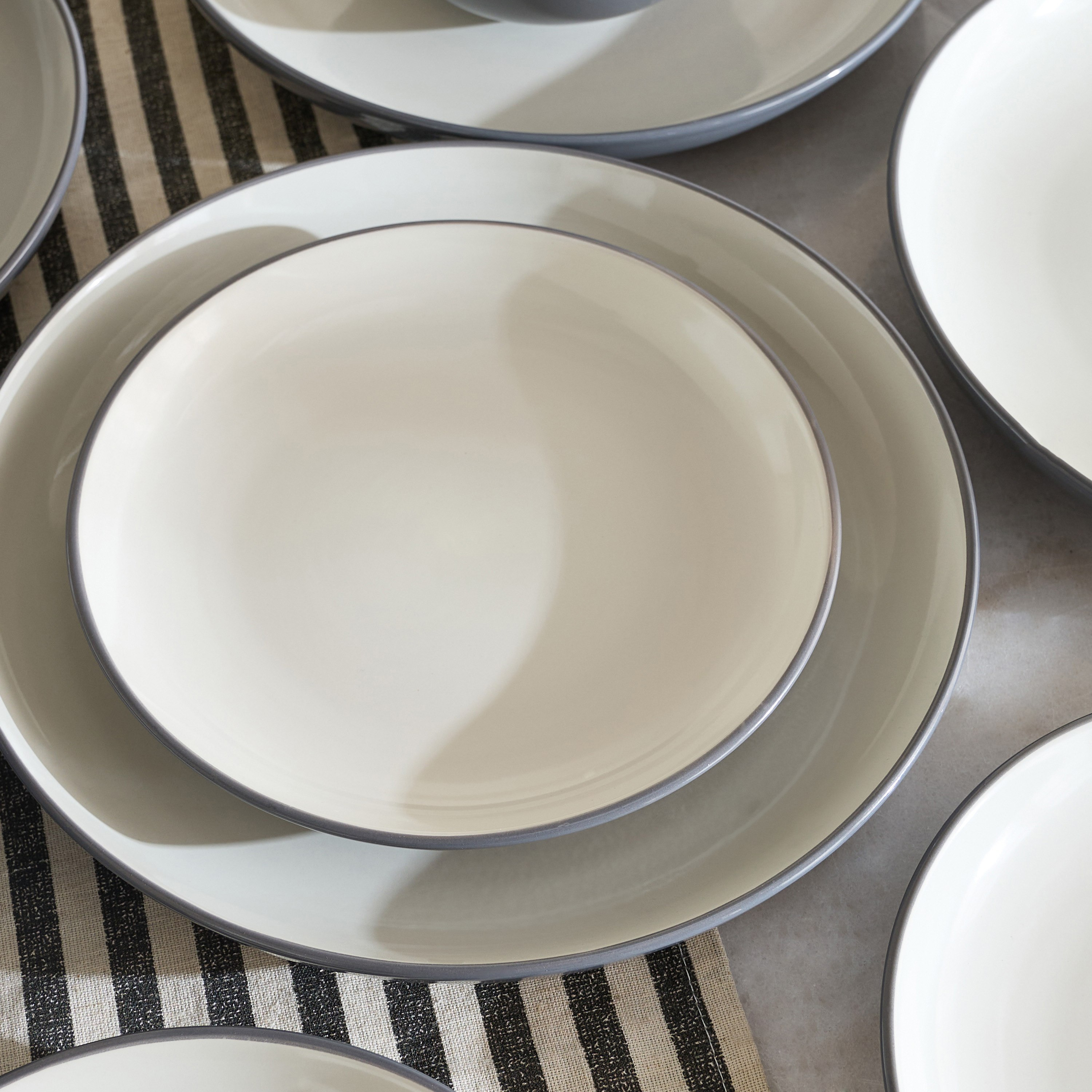 Elegenza 16-Piece Dinner Set - Serves 4-hbxdiningroom-tabletop-dinnersets-image-3