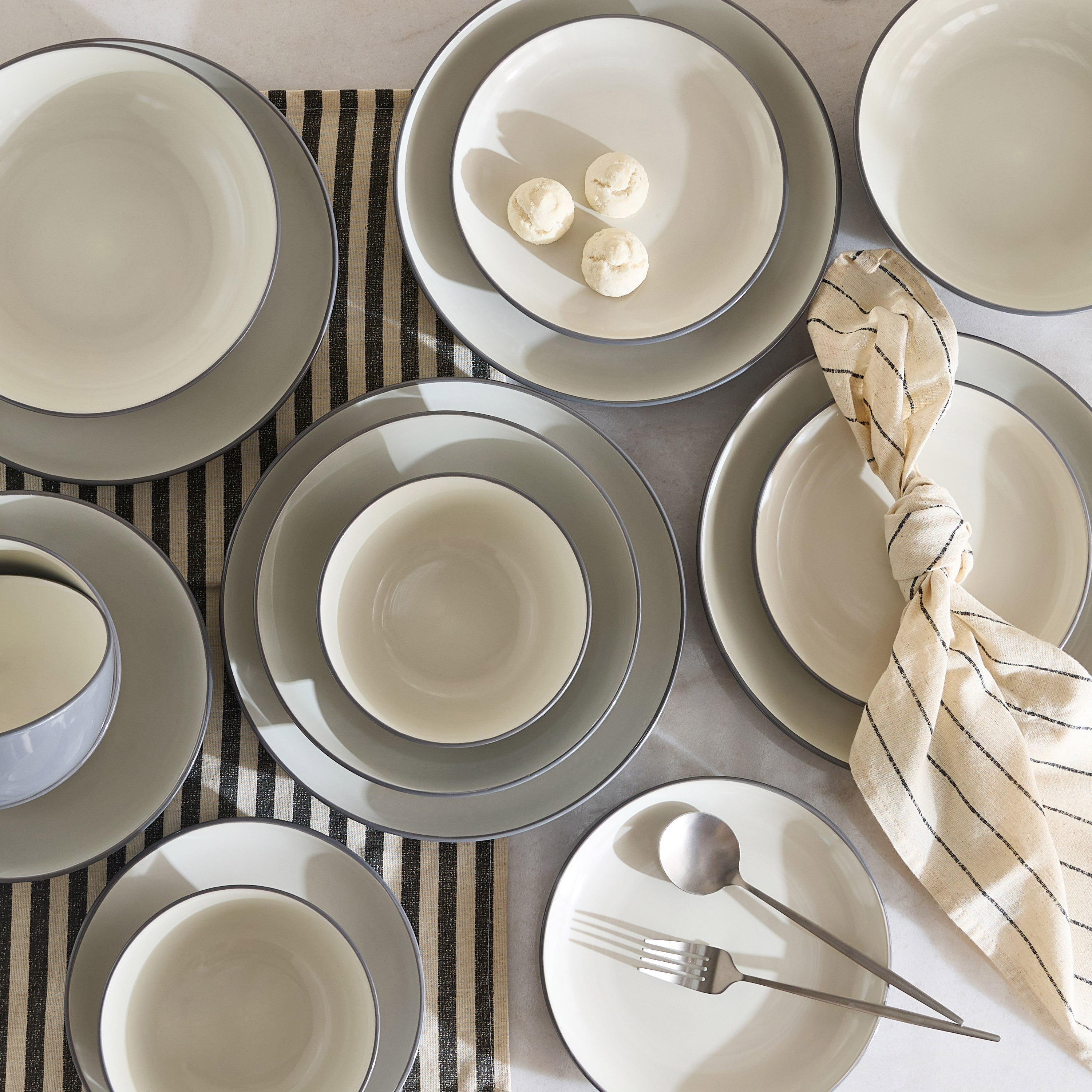 طقم عشاء 16 قطعة من إليجنزا - يخدم 4 أفراد-hbxdiningroom-tabletop-dinnersets-image-7