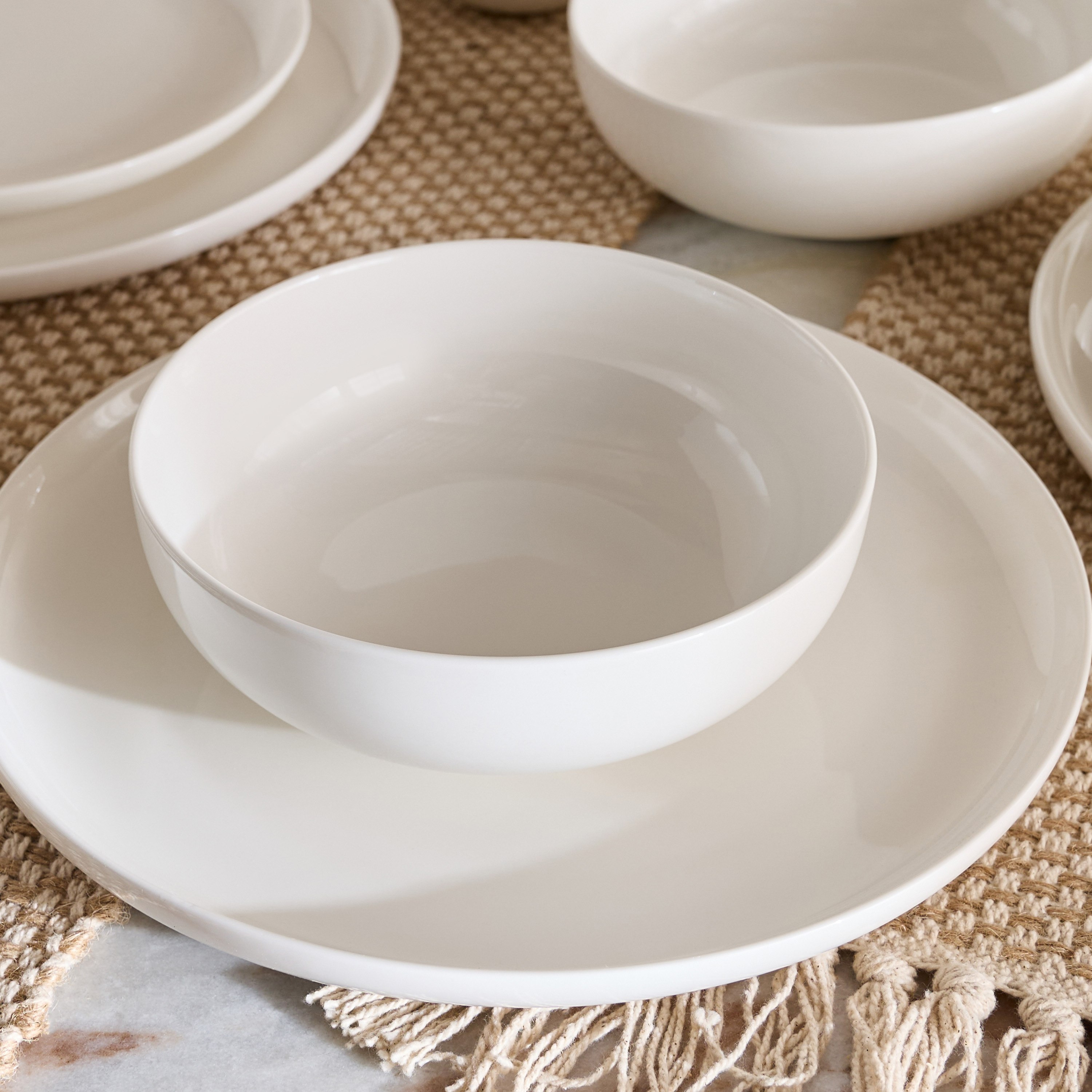 طقم عشاء 16 قطعة من إليجنزا - يخدم 4 أفراد-hbxdiningroom-tabletop-dinnersets-image-4