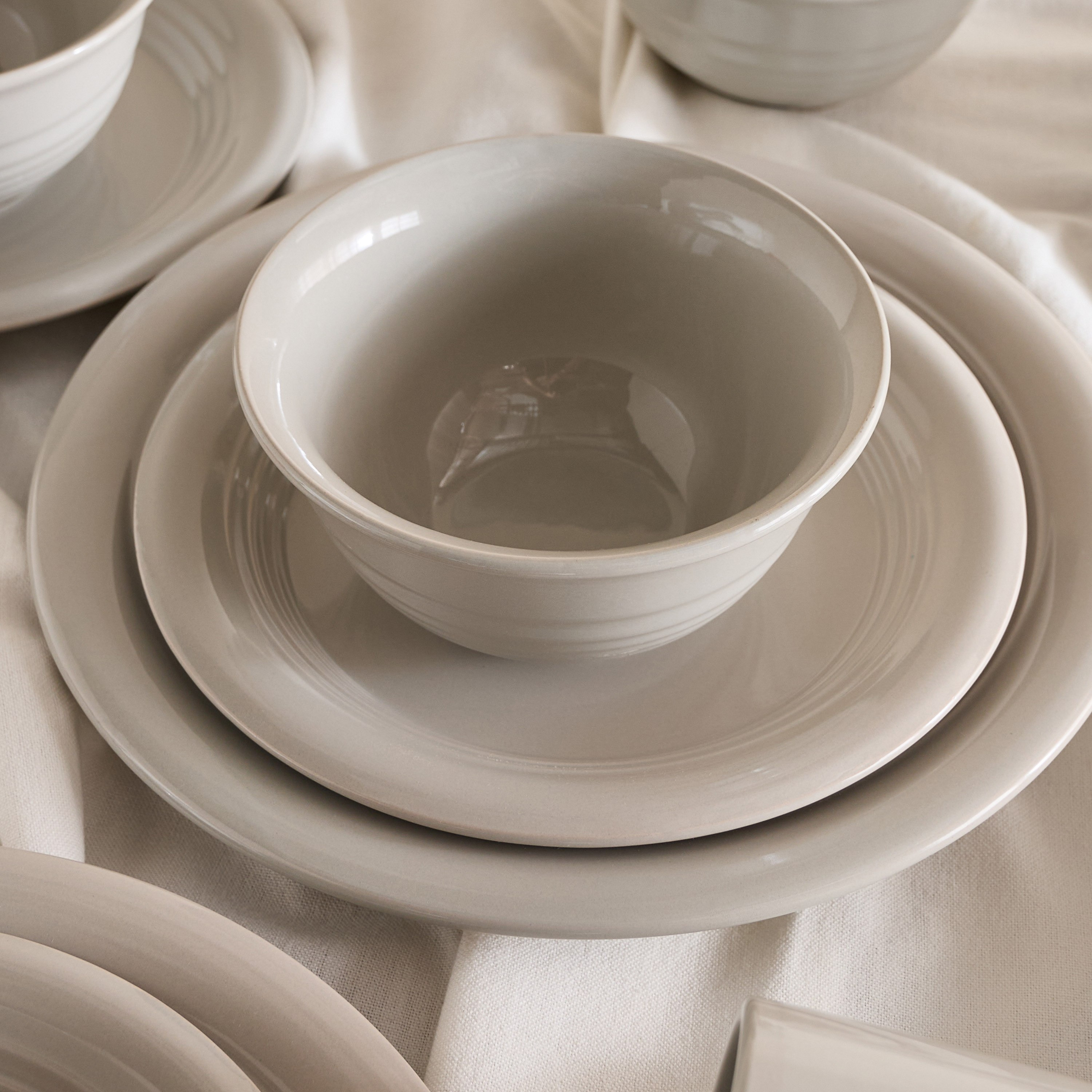 طقم عشاء منقوش 16 قطعة من إليجنزا - يخدم 4 أفراد-hbxdiningroom-tabletop-dinnersets-image-4