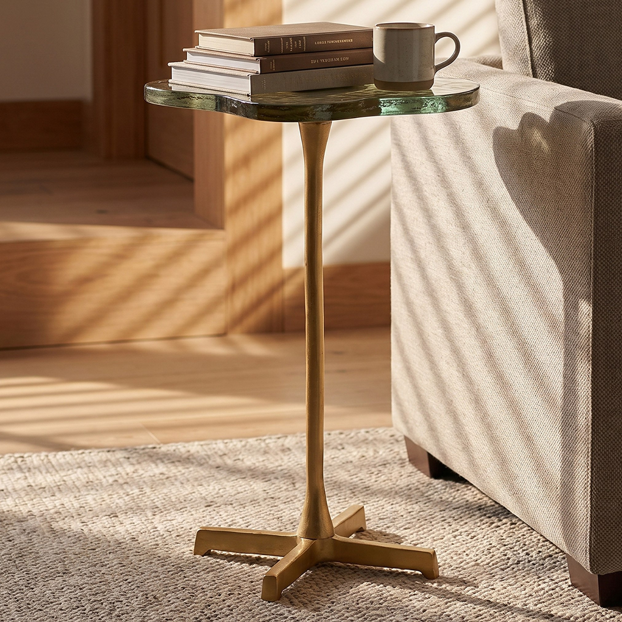 طاولة زينة بسطح زجاجي من تريم-hbxfurniture-livingroom-endtables-image-1
