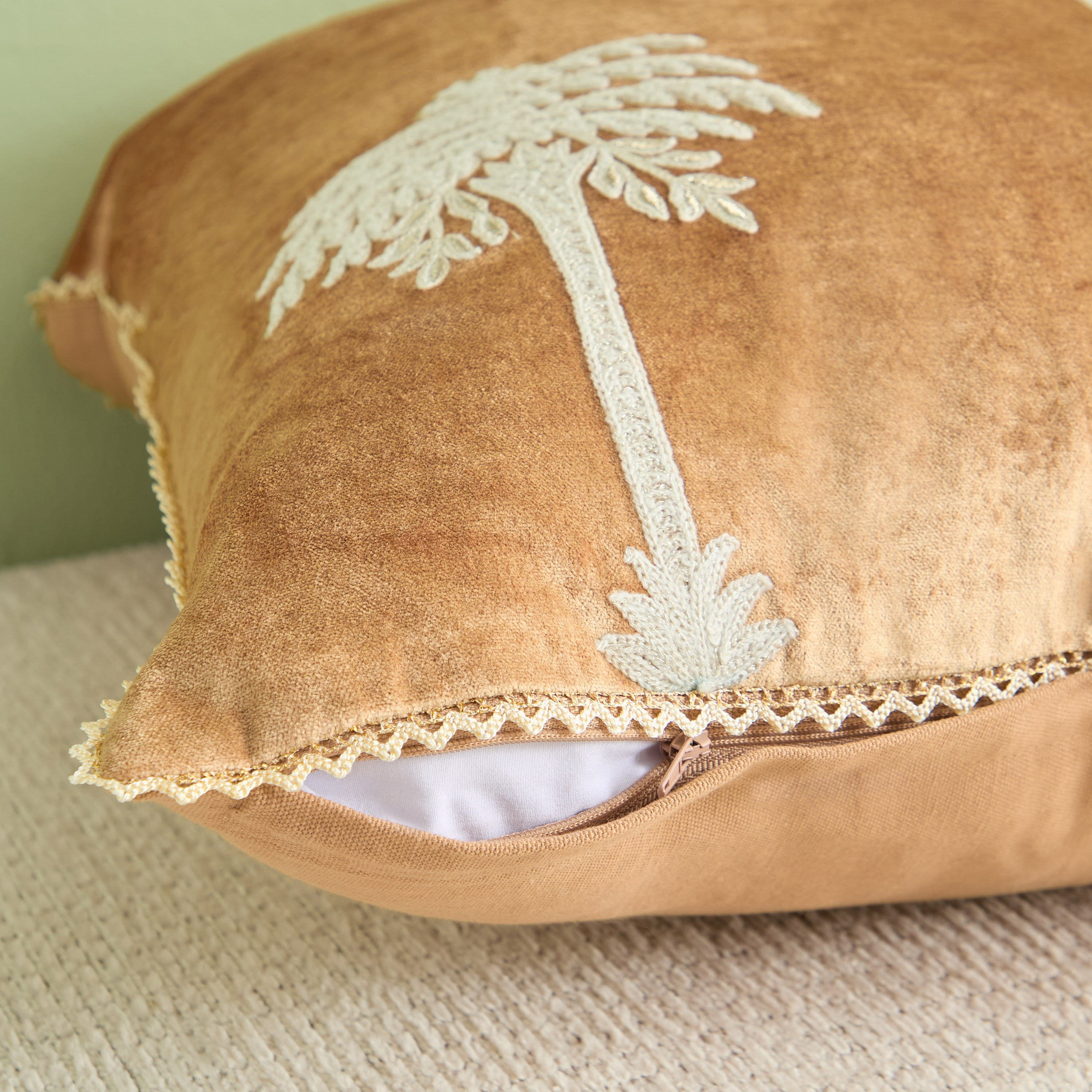 وسادة محشوة بتصميم نخيل من صحارا - 50x50 سم-hbxlivingroom-furnishings-cushionsandcovers-filledcushions-image-3