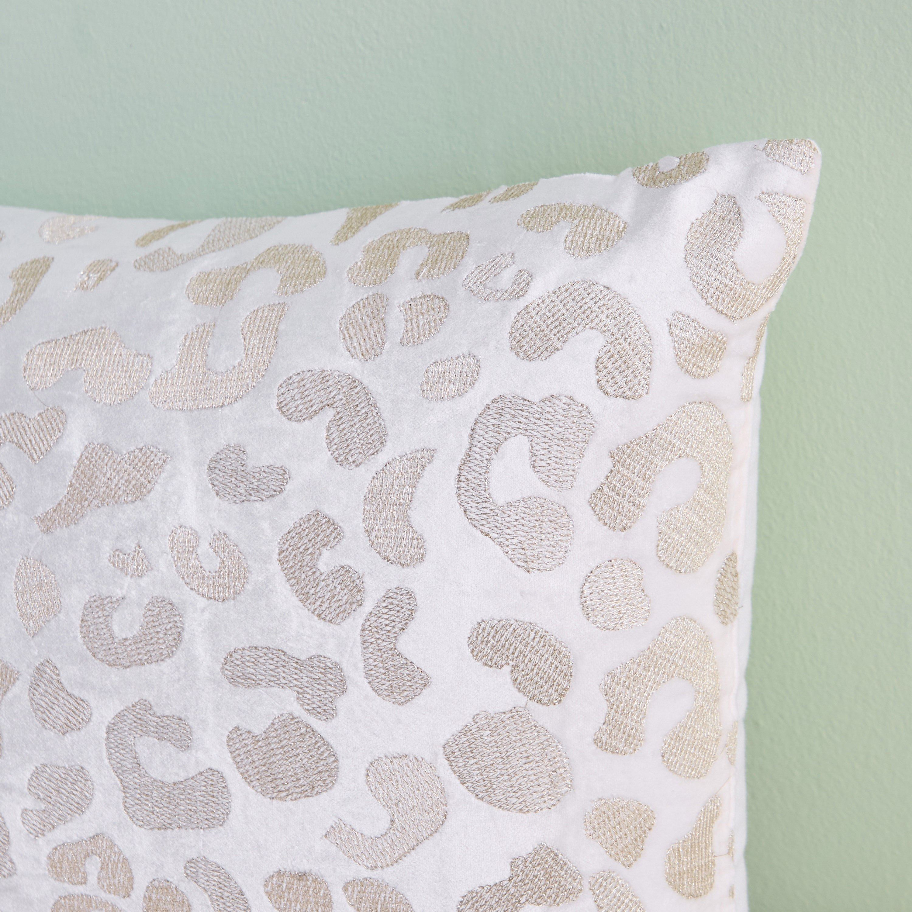 Sahara Leo Filled Cushion - 35x60 cm-hbxlivingroom-furnishings-cushionsandcovers-filledcushions-image-2
