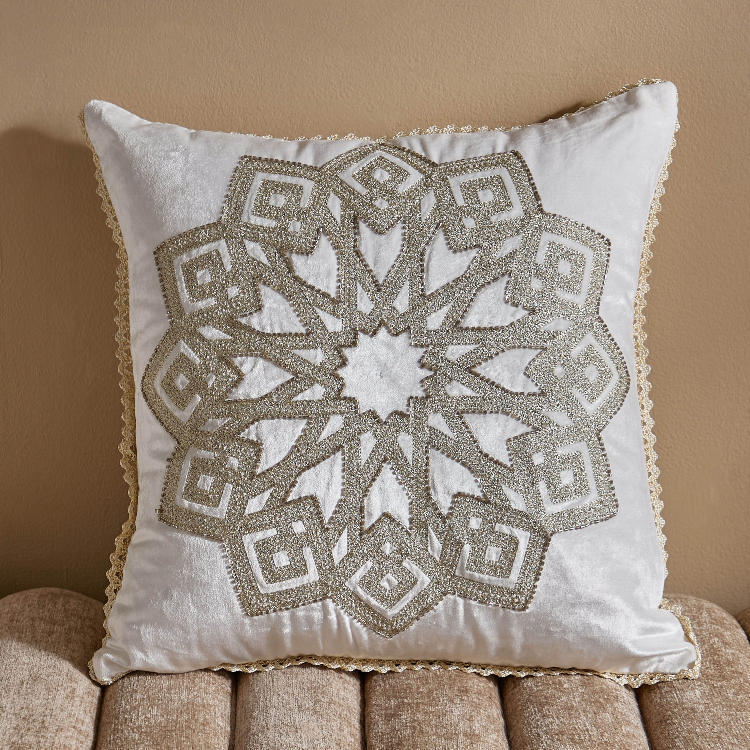 وسادة محشوة بتصميم ماندالا من ليالي - 45x45 سم-hbxlivingroom-furnishings-cushionsandcovers-filledcushions-image-1