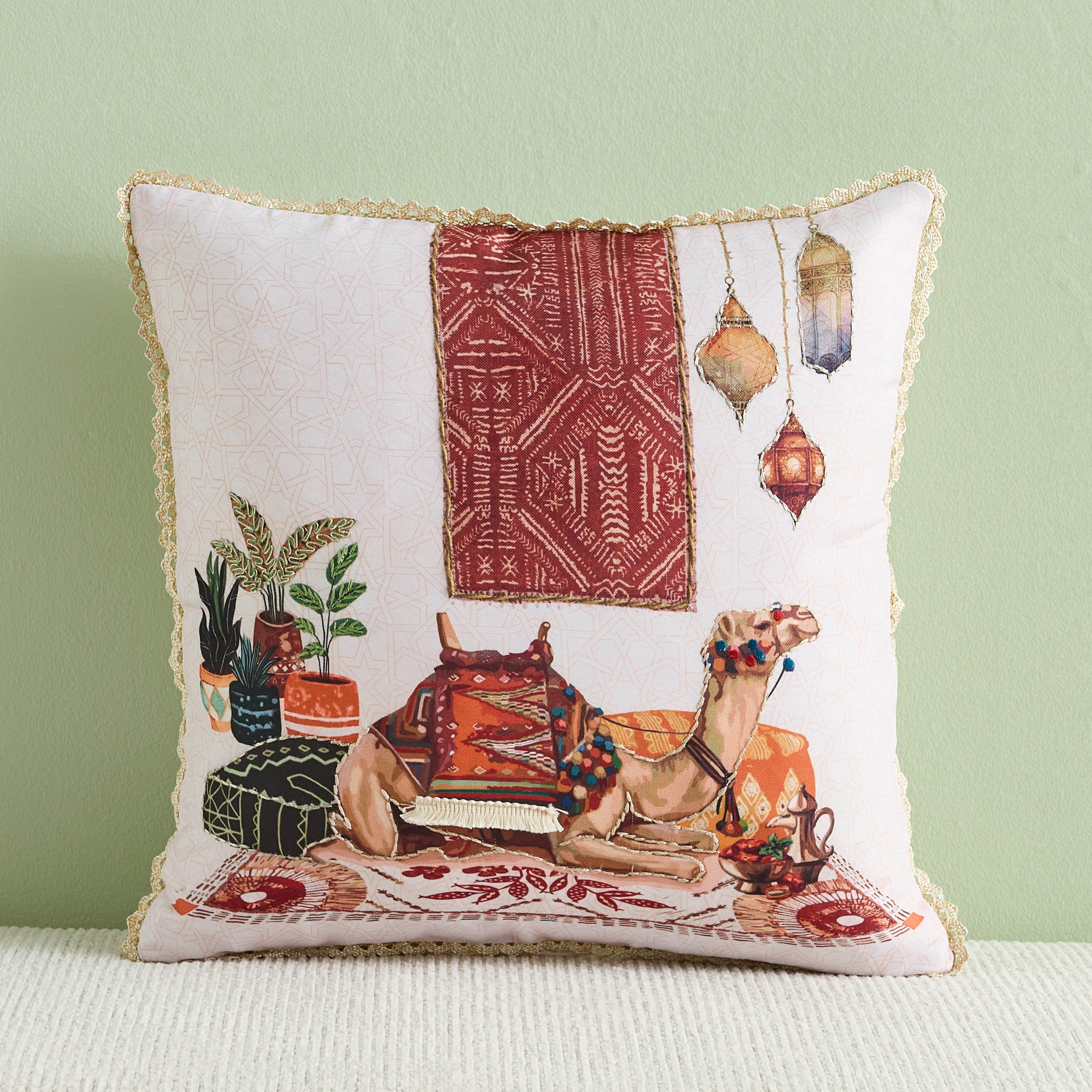 وسادة محشوة بتصميم جمل من زينة - 45x45 سم-hbxlivingroom-furnishings-cushionsandcovers-filledcushions-image-1